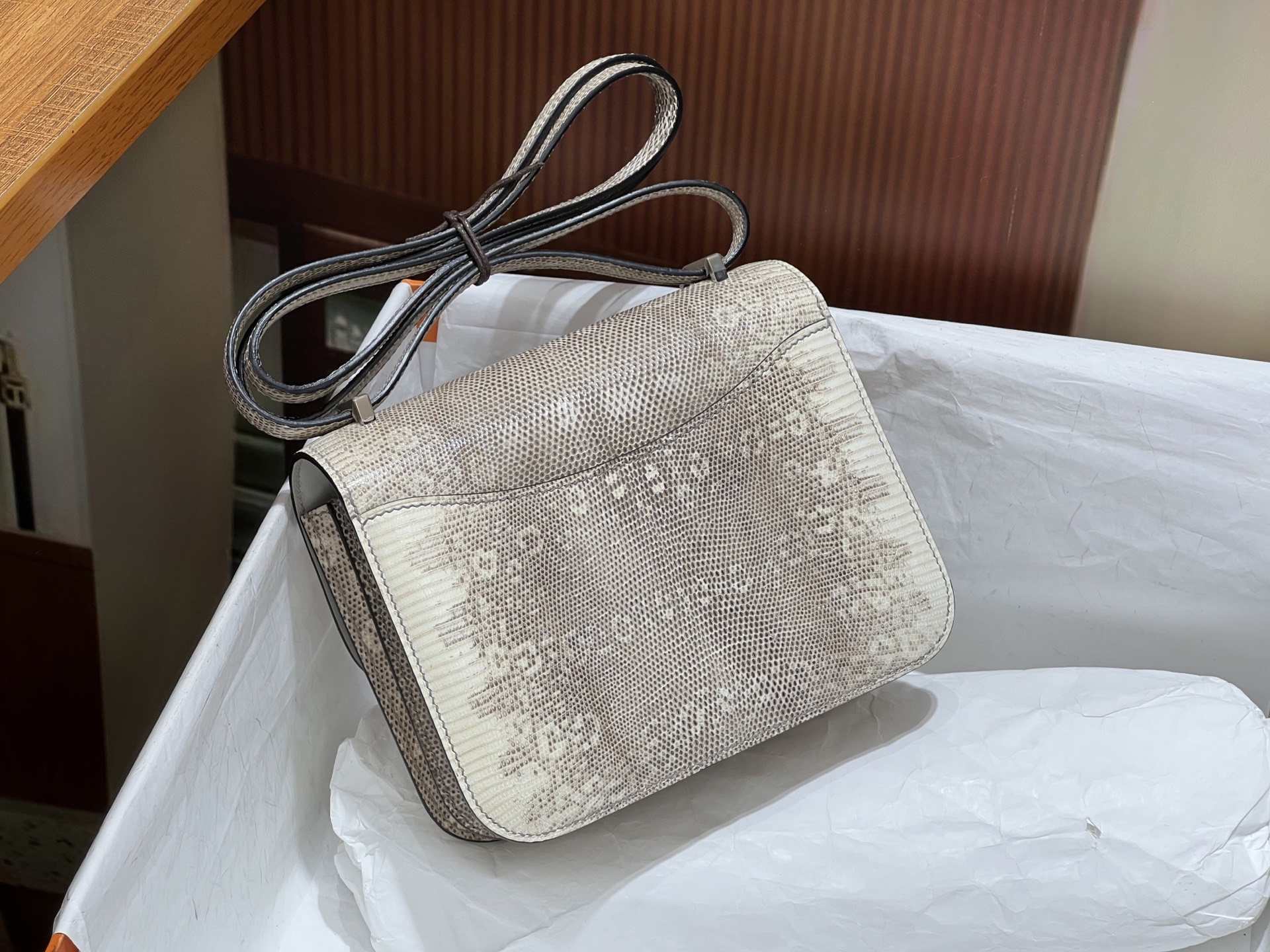 Hermes 原單 女款 Constance 蜥蜴紋银扣斜背包 高端氣質百搭包| 11 Hermes 原單 女款 Constance 蜥蜴紋银扣斜背包 高端氣質百搭包