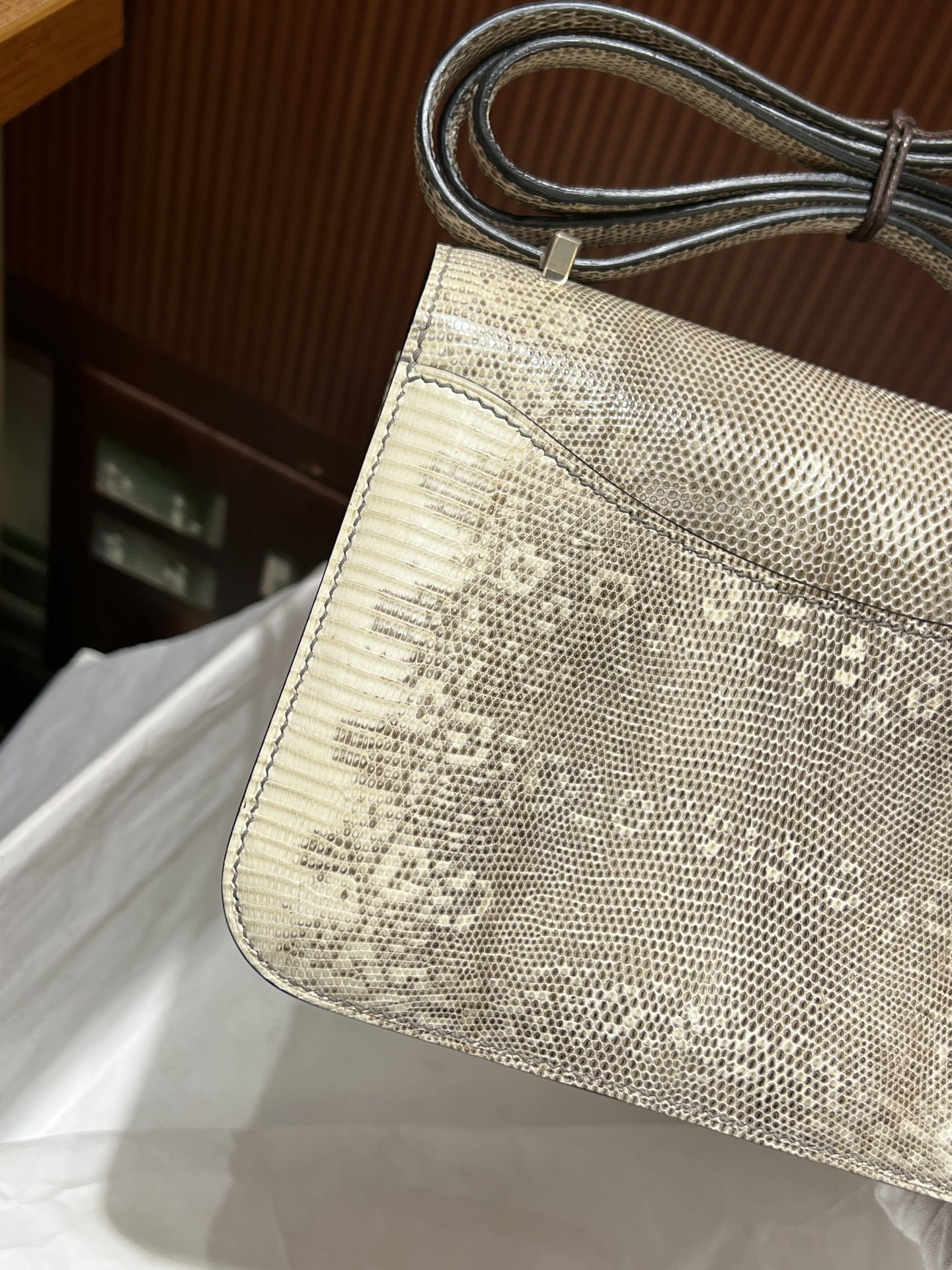 Hermes 原單 女款 Constance 蜥蜴紋银扣斜背包 高端氣質百搭包| 7 Hermes 原單 女款 Constance 蜥蜴紋银扣斜背包 高端氣質百搭包