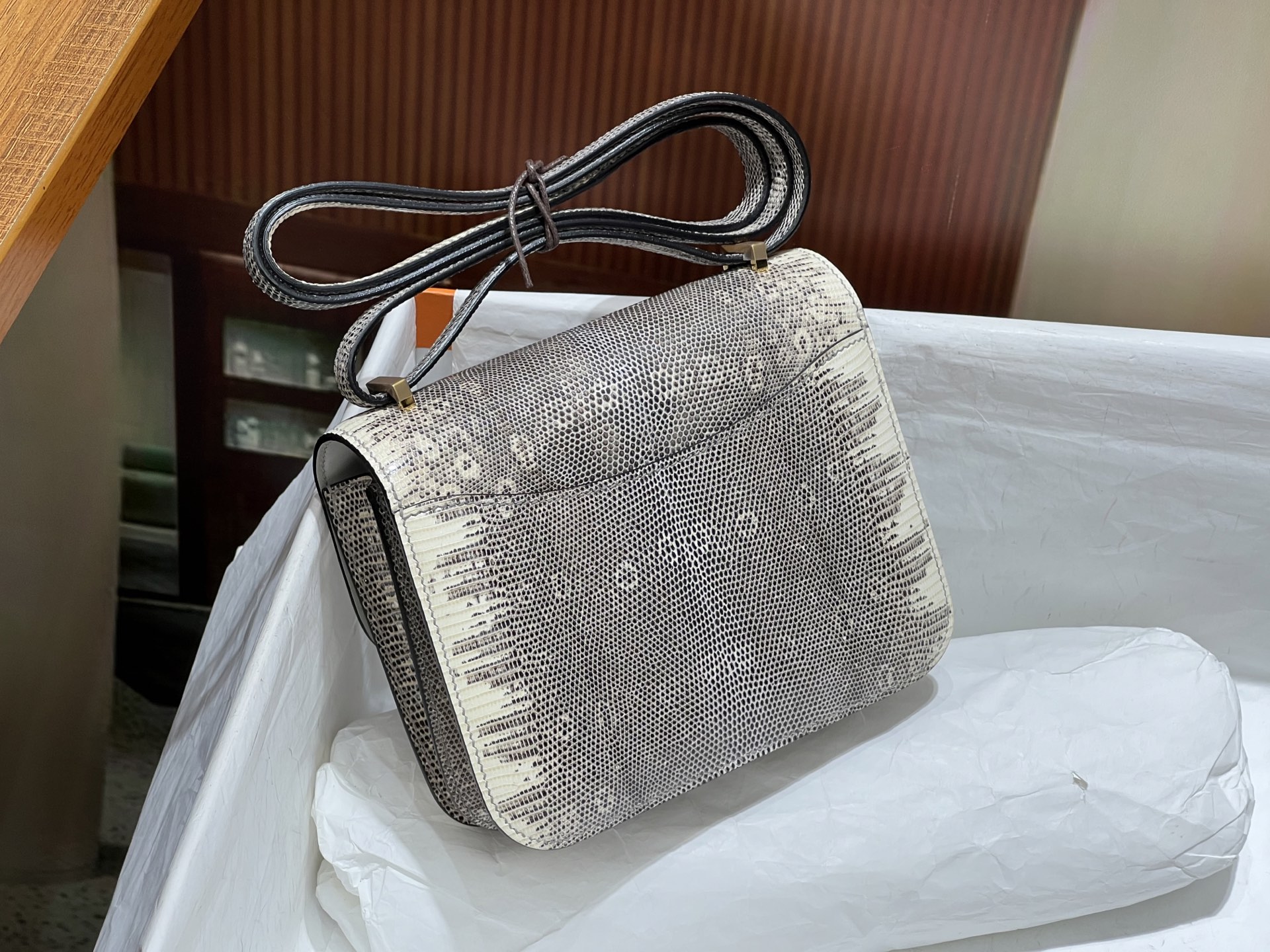 Hermes 高仿 女款 Constance 米灰色斜背包 氣質甜美小方包| 12 Hermes 高仿 女款 Constance 米灰色斜背包 氣質甜美小方包