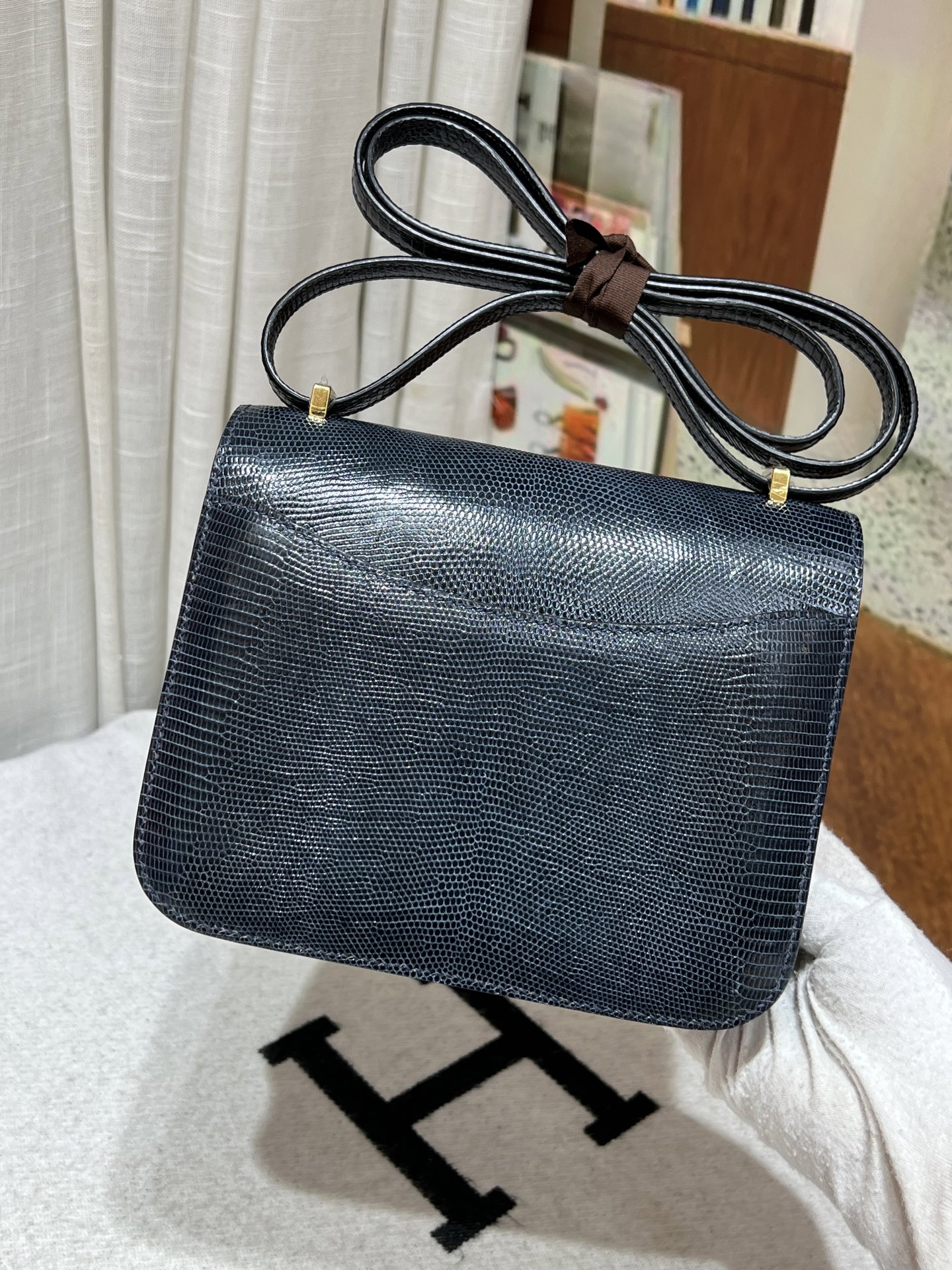 Hermes A貨 女款 Constance 深藍蜥蜴紋斜背包 金扣高級感通勤包| 14 Hermes A貨 女款 Constance 深藍蜥蜴紋斜背包 金扣高級感通勤包