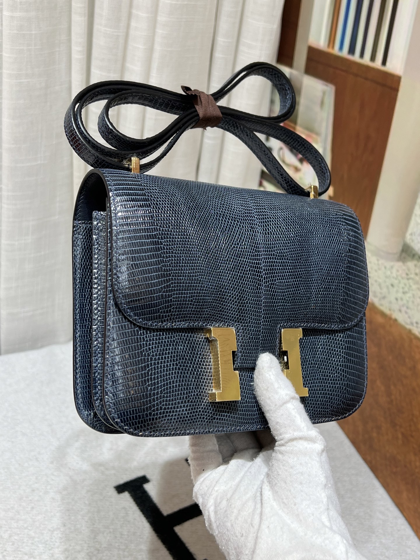 Hermes A貨 女款 Constance 深藍蜥蜴紋斜背包 金扣高級感通勤包| 13 Hermes A貨 女款 Constance 深藍蜥蜴紋斜背包 金扣高級感通勤包