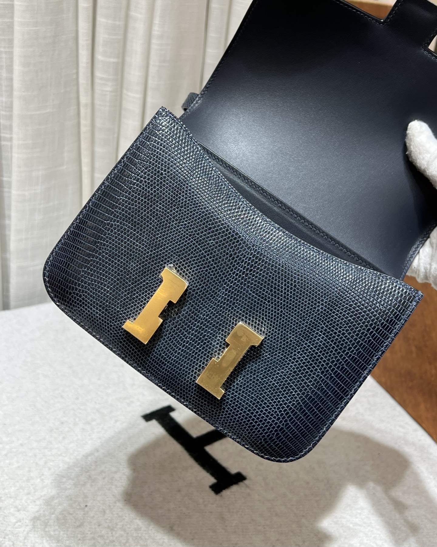 Hermes A貨 女款 Constance 深藍蜥蜴紋斜背包 金扣高級感通勤包| 12 Hermes A貨 女款 Constance 深藍蜥蜴紋斜背包 金扣高級感通勤包