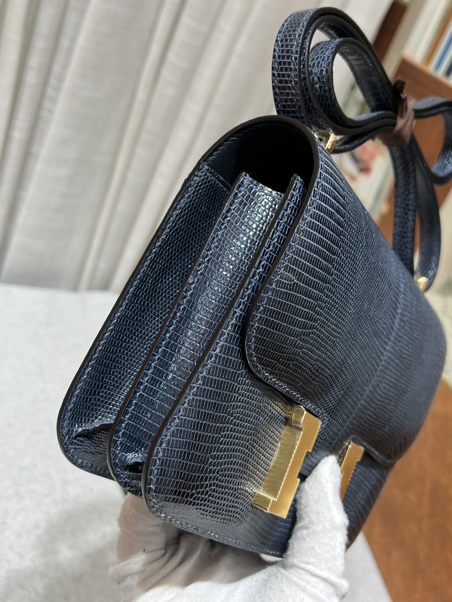 Hermes A貨 女款 Constance 深藍蜥蜴紋斜背包 金扣高級感通勤包| 8 Hermes A貨 女款 Constance 深藍蜥蜴紋斜背包 金扣高級感通勤包