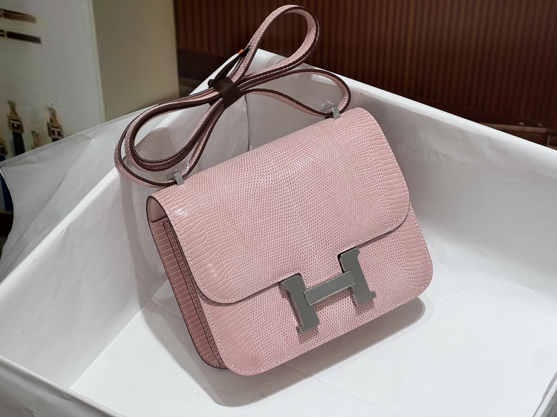 Hermes A貨 女款 Constance 淺粉鱷魚紋斜背包 高端優雅氣質包| 14 Hermes A貨 女款 Constance 淺粉鱷魚紋斜背包 高端優雅氣質包
