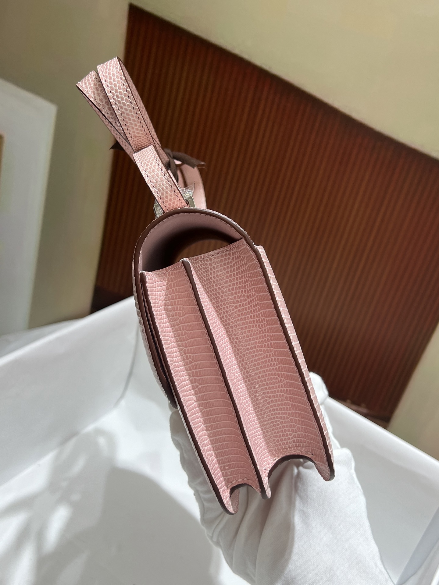 Hermes A貨 女款 Constance 淺粉鱷魚紋斜背包 高端優雅氣質包| 8 Hermes A貨 女款 Constance 淺粉鱷魚紋斜背包 高端優雅氣質包