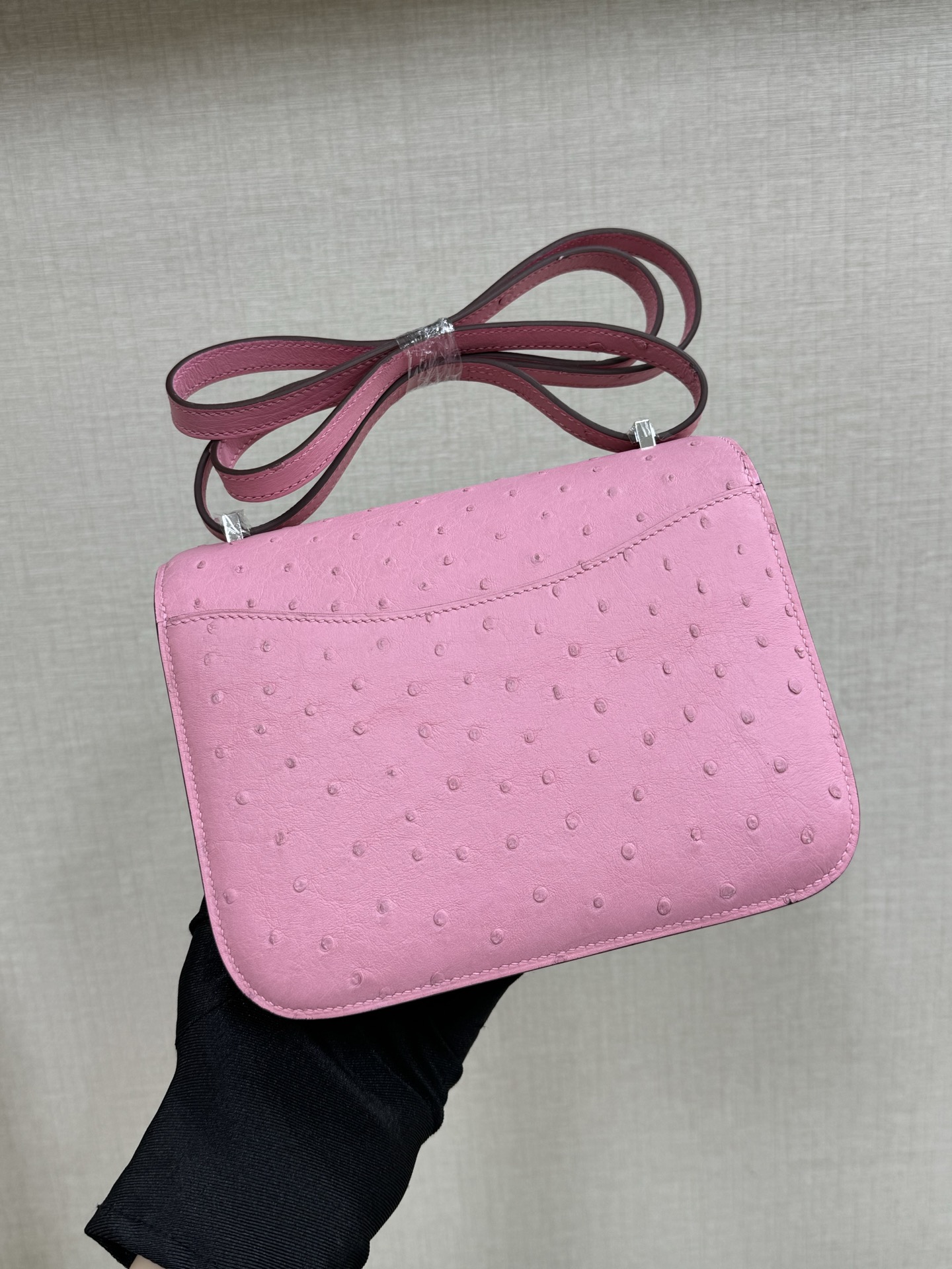 Hermes 一比一 女款 Constance 粉色鴕鳥紋斜背包 甜美氣質款| 6 Hermes 一比一 女款 Constance 粉色鴕鳥紋斜背包 甜美氣質款