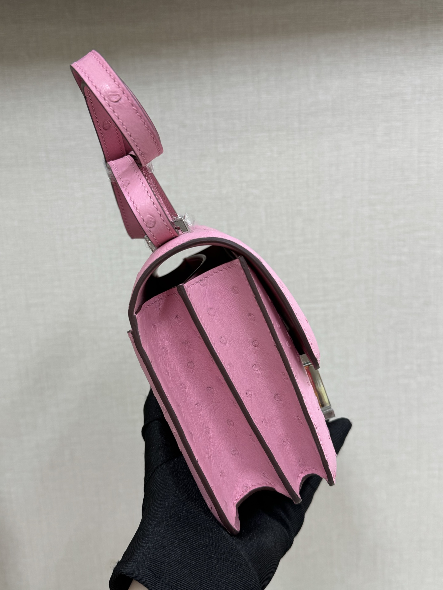 Hermes 一比一 女款 Constance 粉色鴕鳥紋斜背包 甜美氣質款| 9 Hermes 一比一 女款 Constance 粉色鴕鳥紋斜背包 甜美氣質款
