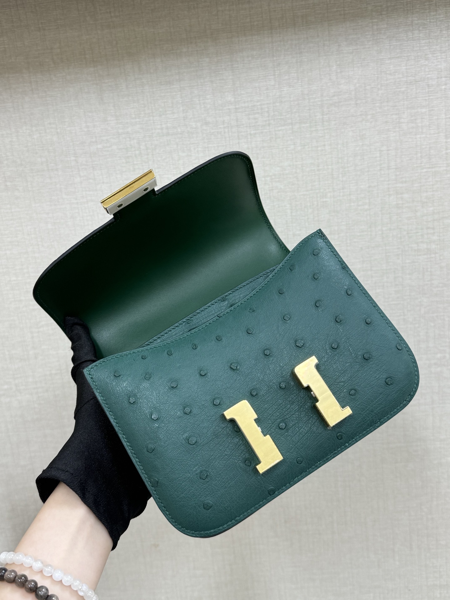 Hermes 原單 女款 Constance 墨綠鴕鳥紋斜背包 高端氣質通勤包| 10 Hermes 原單 女款 Constance 墨綠鴕鳥紋斜背包 高端氣質通勤包
