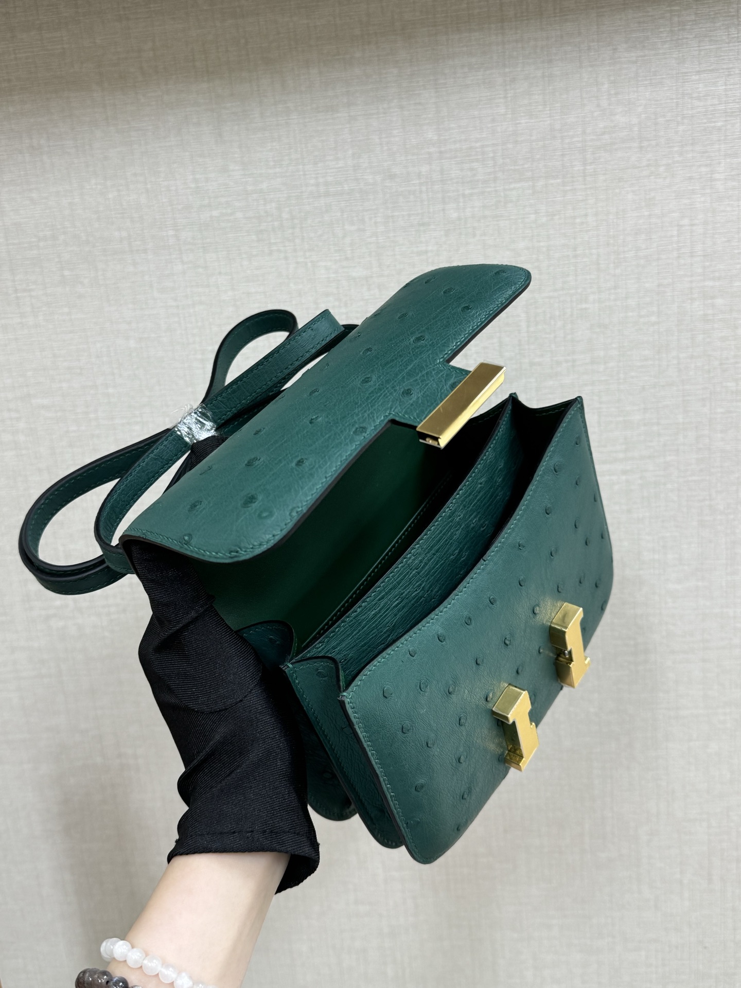 Hermes 原單 女款 Constance 墨綠鴕鳥紋斜背包 高端氣質通勤包| 9 Hermes 原單 女款 Constance 墨綠鴕鳥紋斜背包 高端氣質通勤包