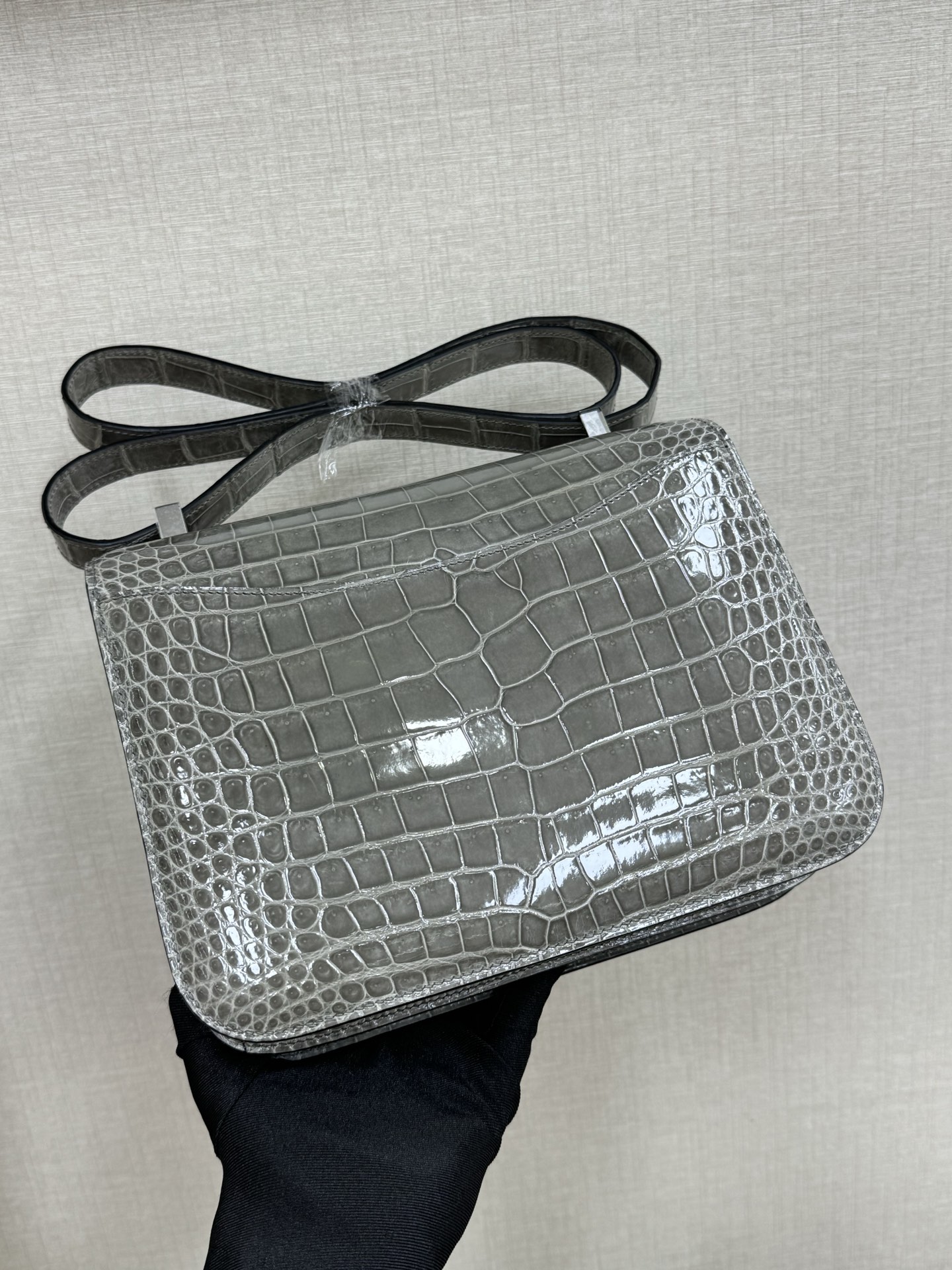 Hermes 高仿 女款 Constance 灰色鱷魚紋斜背包 高端輕奢風| 10 Hermes 高仿 女款 Constance 灰色鱷魚紋斜背包 高端輕奢風