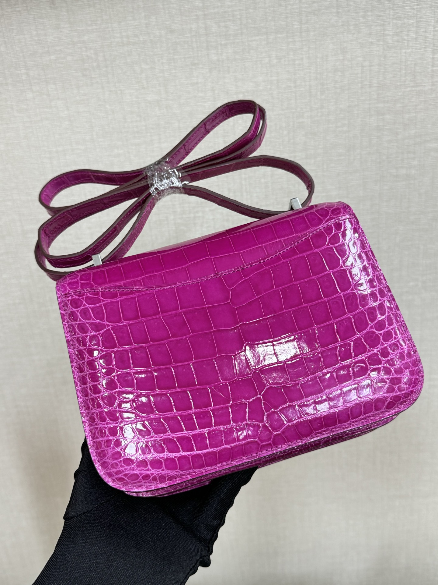 Hermes 高仿 女款 Constance 玫红色鱷魚紋斜背包 高端質感款| 11 Hermes 高仿 女款 Constance 玫红色鱷魚紋斜背包 高端質感款