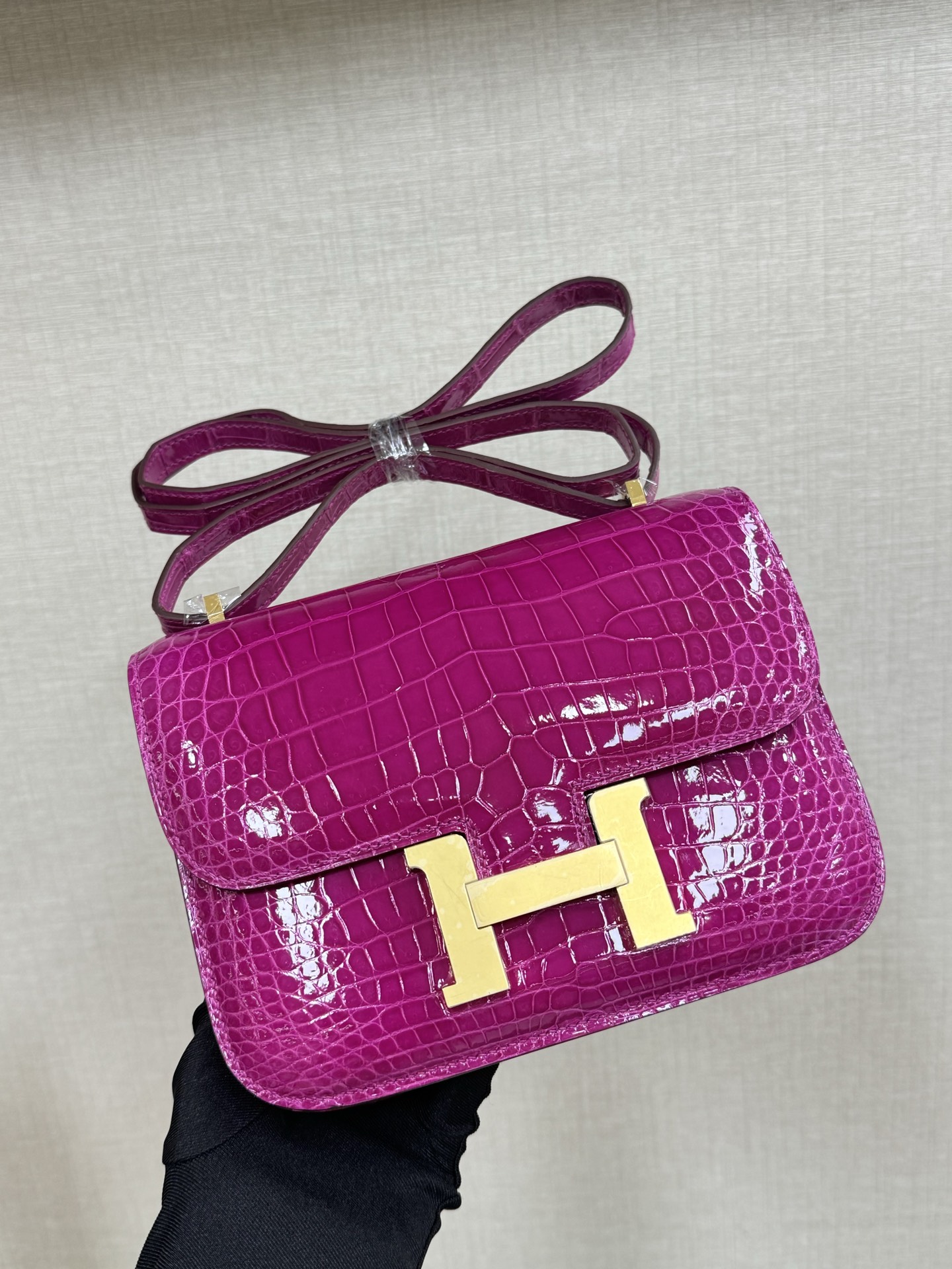 Hermes 原單 女款 Constance 亮粉鱷魚紋斜背包 高級時尚款