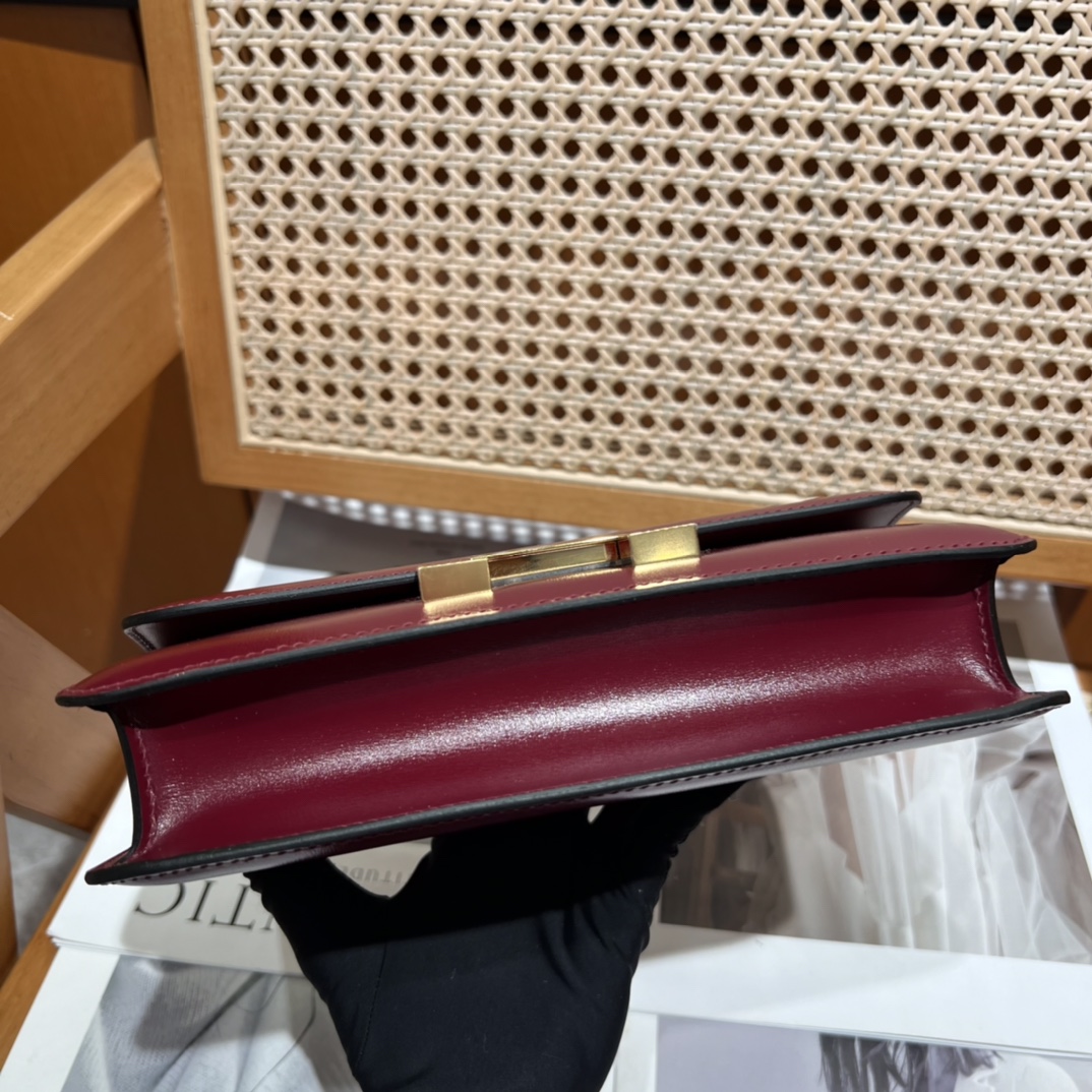 Hermes高仿Constance酒紅色光面皮革斜背包氣質款| 10 Hermes高仿Constance酒紅色光面皮革斜背包氣質款