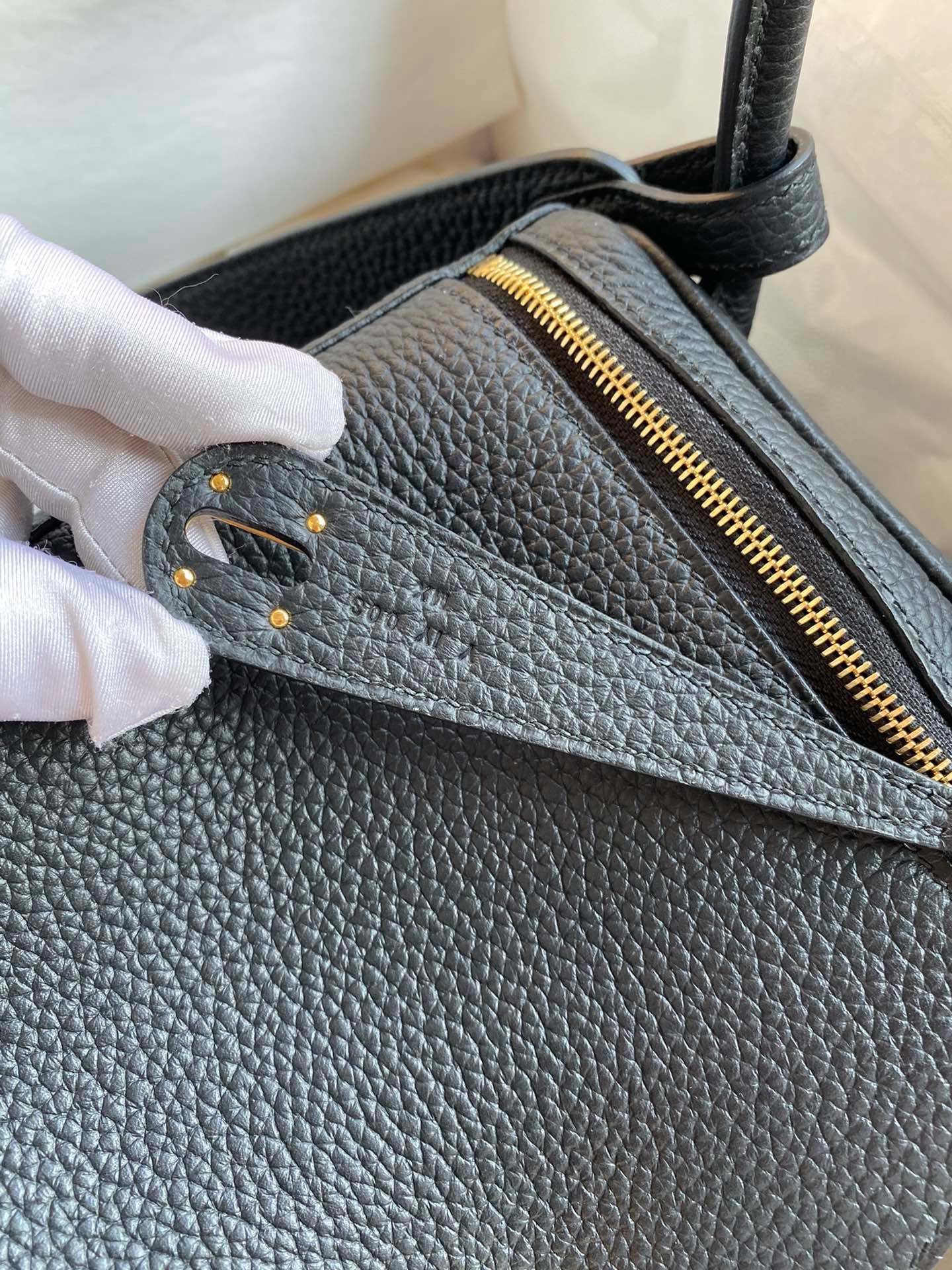 Hermes 一比一 Lindy琳迪包 Togo牛皮 手提肩背包 經典黑色 金扣氣場款| 11 Hermes 一比一 Lindy琳迪包 Togo牛皮 手提肩背包 經典黑色 金扣氣場款