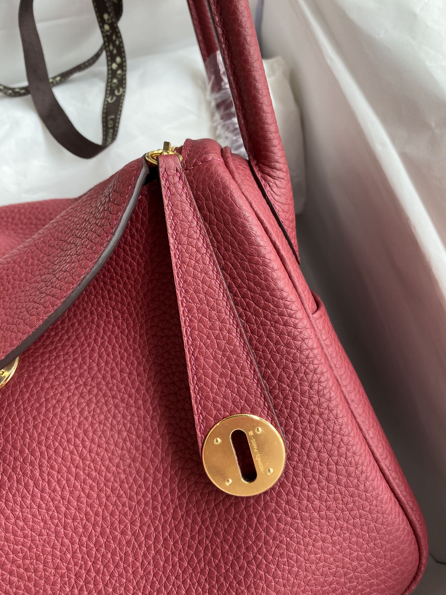 Hermes 高仿 Lindy琳迪包 酒紅色 Togo皮革 手提斜背包 氣質高級款| 13 Hermes 高仿 Lindy琳迪包 酒紅色 Togo皮革 手提斜背包 氣質高級款