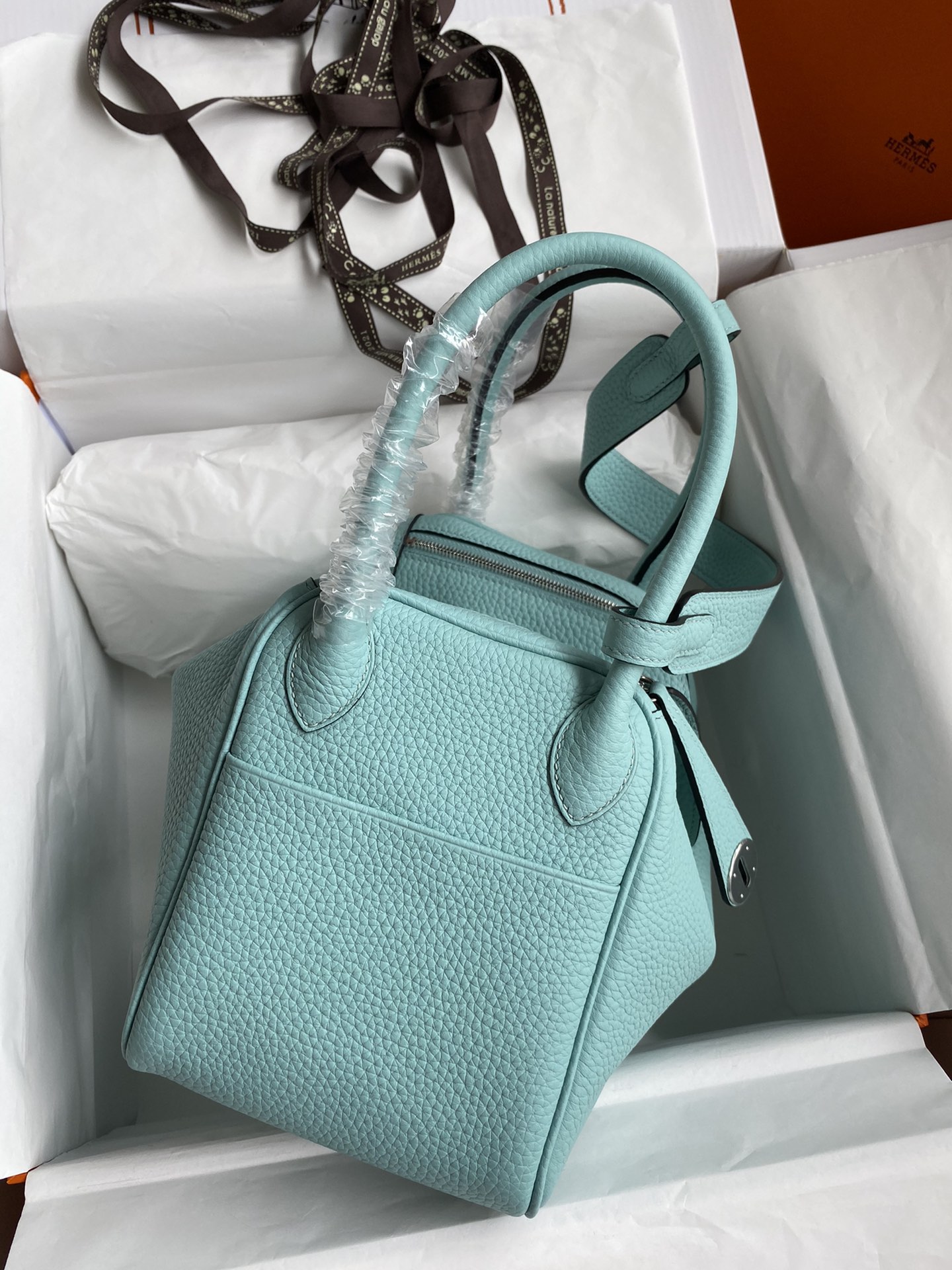 Hermes 高仿 Lindy琳迪包 湖水藍配掛件 手提斜背包 Togo皮革 潮流款| 13 Hermes 高仿 Lindy琳迪包 湖水藍配掛件 手提斜背包 Togo皮革 潮流款