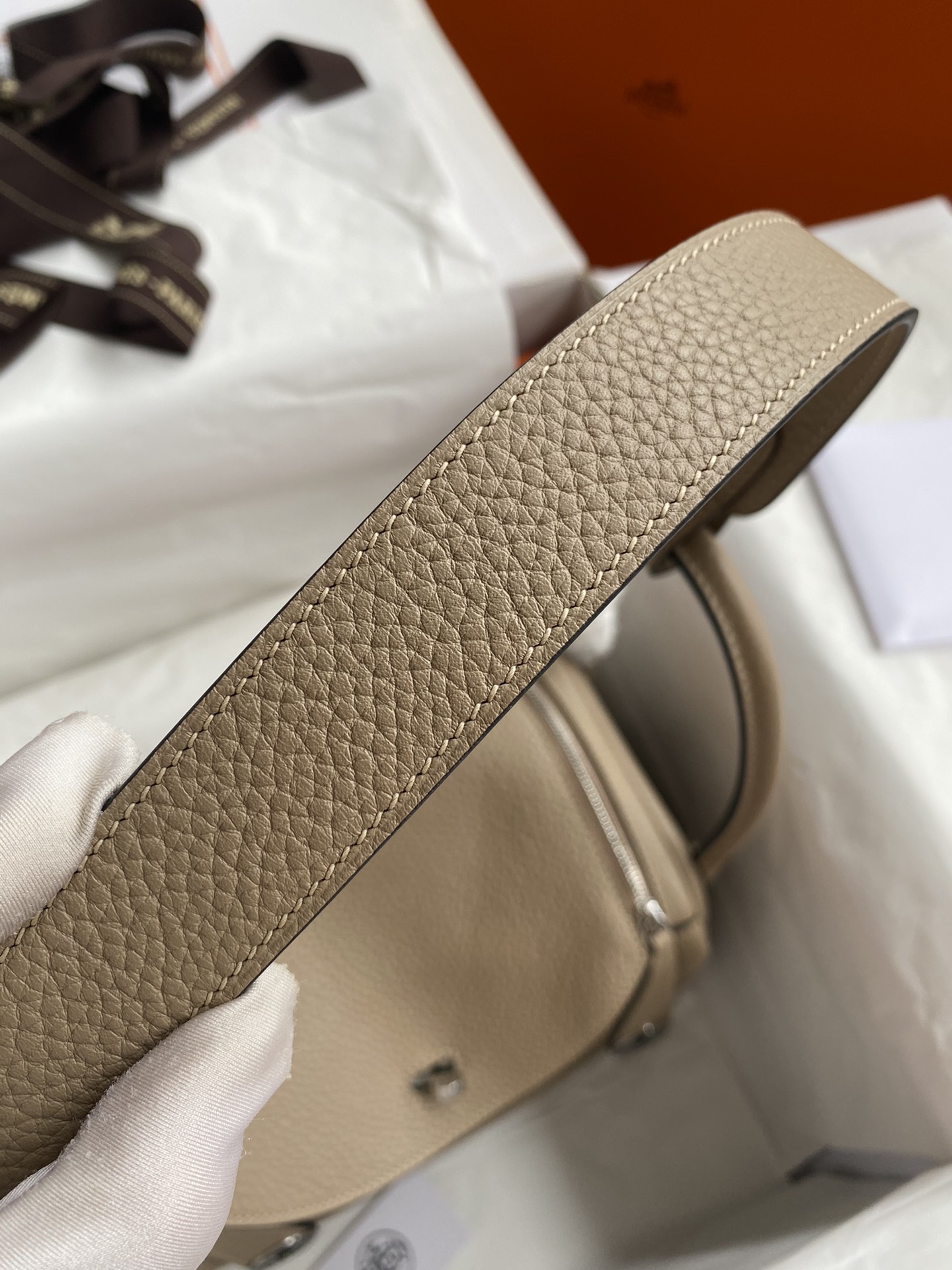 Hermes 高仿 Lindy琳迪包 奶茶色 手提单肩包 高端女包| 7 Hermes 高仿 Lindy琳迪包 奶茶色 手提单肩包 高端女包