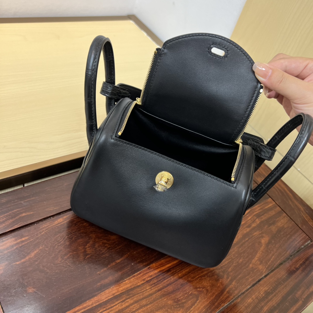 Hermes高仿 Lindy迷你包 黑色光面皮 金扣单肩斜挎包| 7 Hermes高仿 Lindy迷你包 黑色光面皮 金扣单肩斜挎包