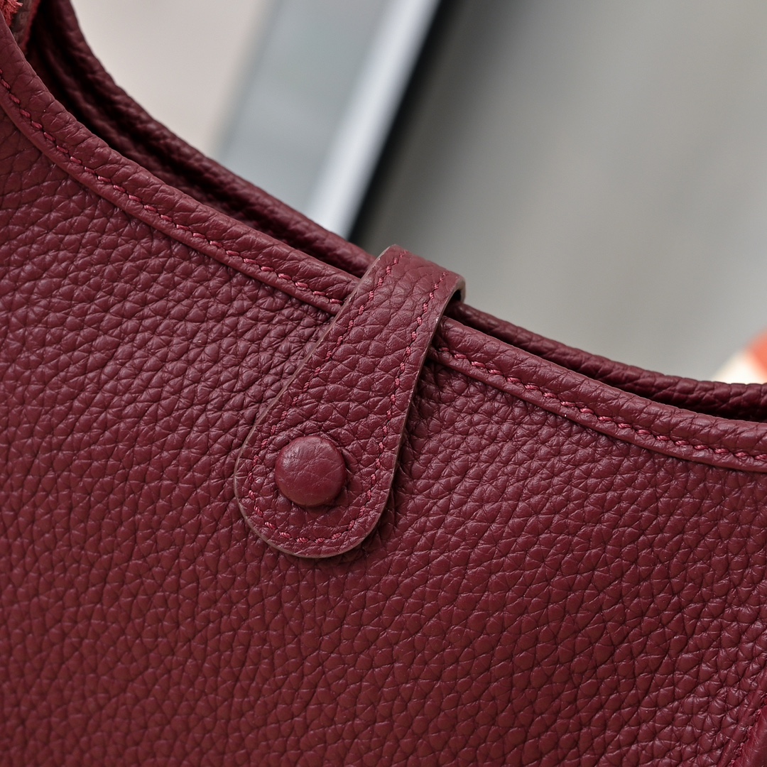 Hermes 高仿 Evelyne Mini 斜挎包 酒红色 H镂空经典款| 10 Hermes 高仿 Evelyne Mini 斜挎包 酒红色 H镂空经典款
