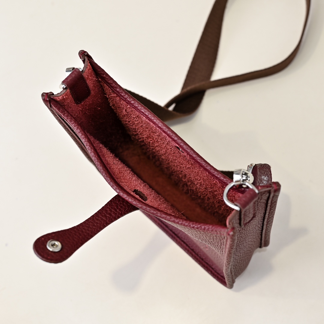 Hermes 高仿 Evelyne Mini 斜挎包 酒红色 H镂空经典款| 7 Hermes 高仿 Evelyne Mini 斜挎包 酒红色 H镂空经典款