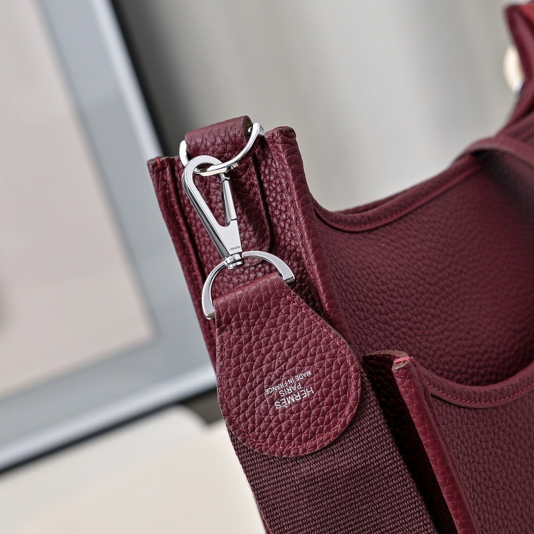 Hermes 一比一 Evelyne Mini 斜挎包 酒红色 银扣简约款| 12 Hermes 一比一 Evelyne Mini 斜挎包 酒红色 银扣简约款