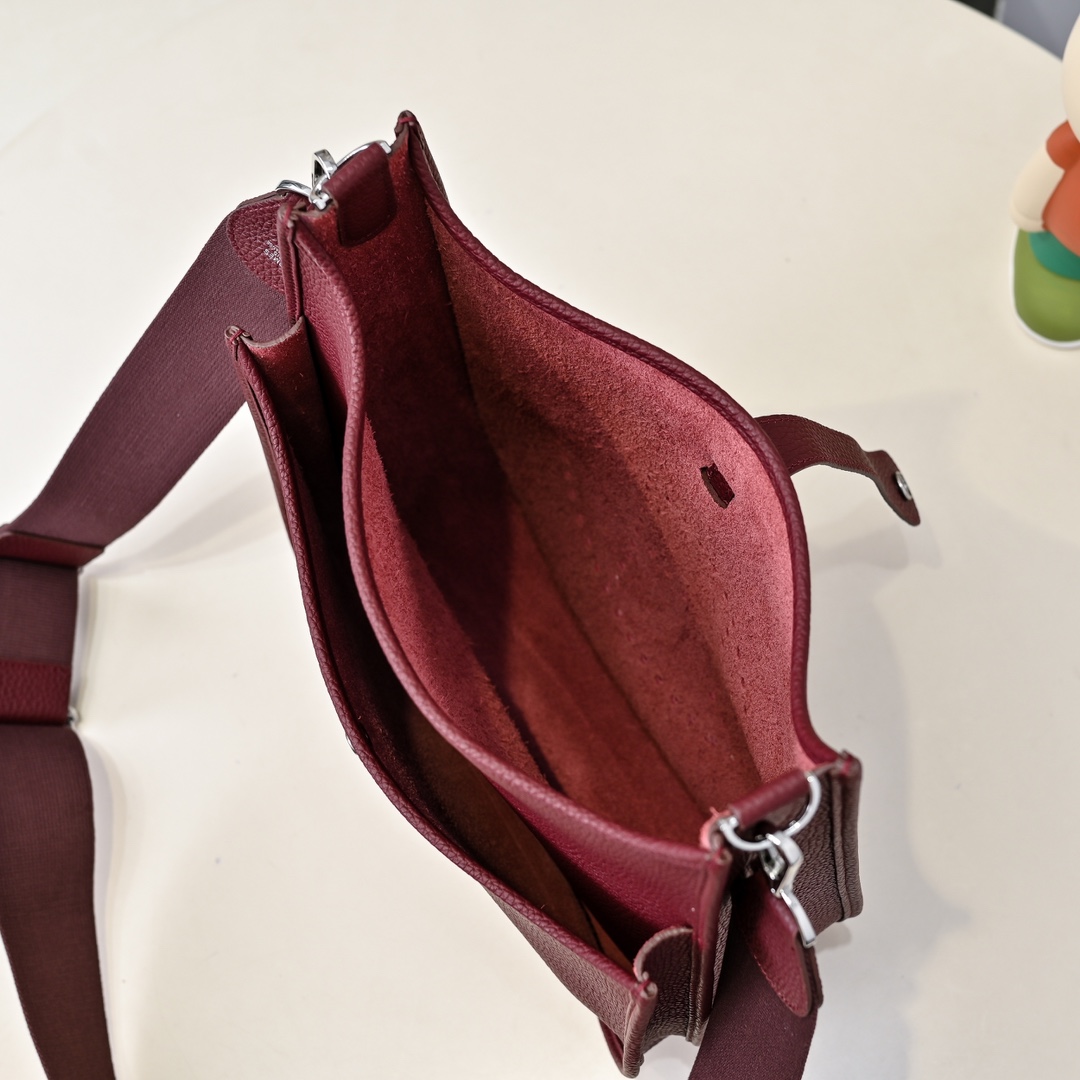 Hermes 一比一 Evelyne Mini 斜挎包 酒红色 银扣简约款| 7 Hermes 一比一 Evelyne Mini 斜挎包 酒红色 银扣简约款