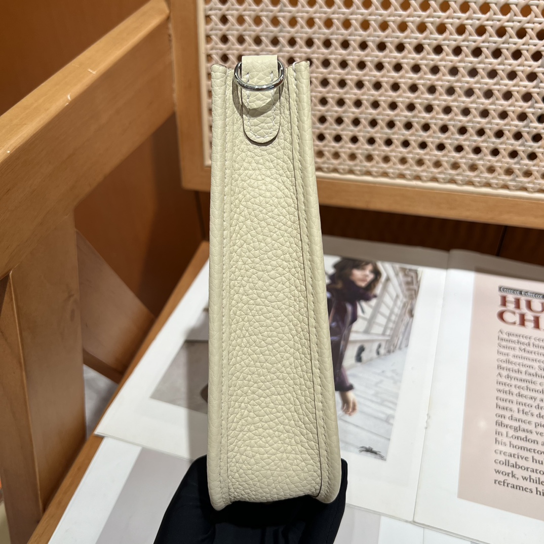 Hermes 高仿 Evelyne Mini 斜背包 卡其色 H鏤空經典款| 13 Hermes 高仿 Evelyne Mini 斜背包 卡其色 H鏤空經典款
