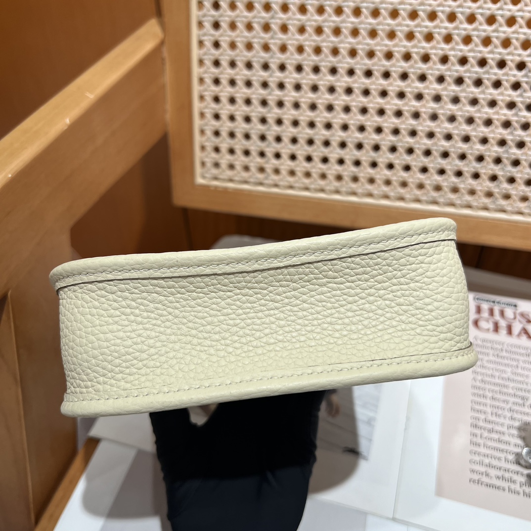 Hermes 高仿 Evelyne Mini 斜背包 卡其色 H鏤空經典款| 12 Hermes 高仿 Evelyne Mini 斜背包 卡其色 H鏤空經典款