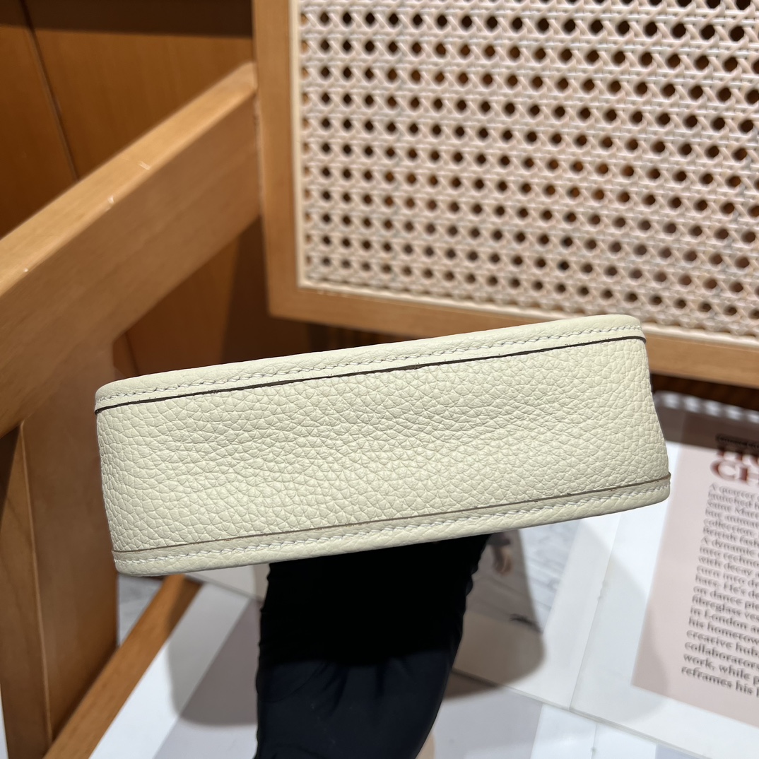 Hermes 一比一 Evelyne Mini 斜背包 白色 H鏤空簡約百搭款| 10 Hermes 一比一 Evelyne Mini 斜背包 白色 H鏤空簡約百搭款