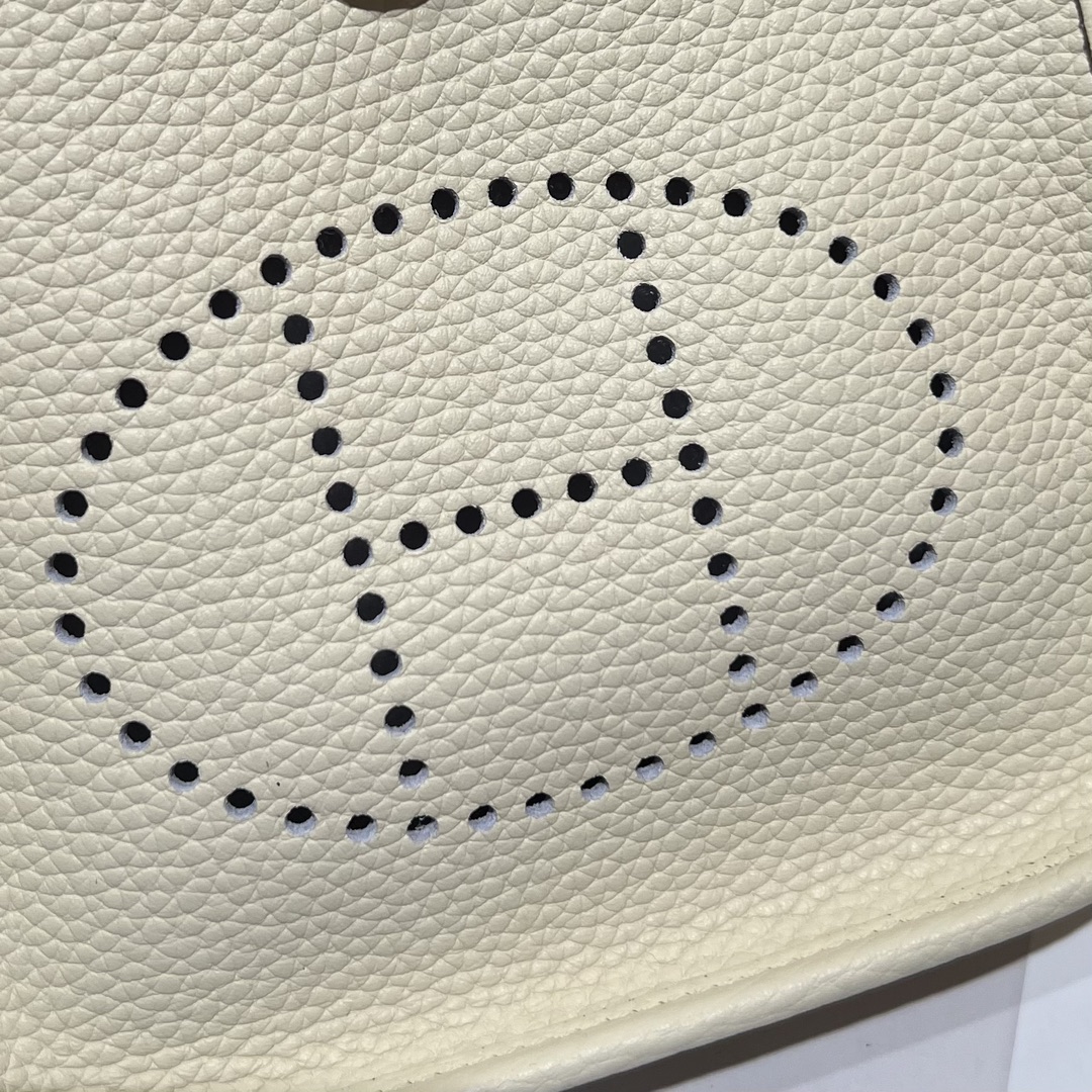 Hermes 一比一 Evelyne Mini 斜背包 白色 H鏤空簡約百搭款| 9 Hermes 一比一 Evelyne Mini 斜背包 白色 H鏤空簡約百搭款