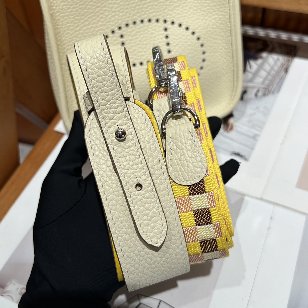 Hermes 一比一 Evelyne Mini 斜背包 白色 H鏤空簡約百搭款| 7 Hermes 一比一 Evelyne Mini 斜背包 白色 H鏤空簡約百搭款