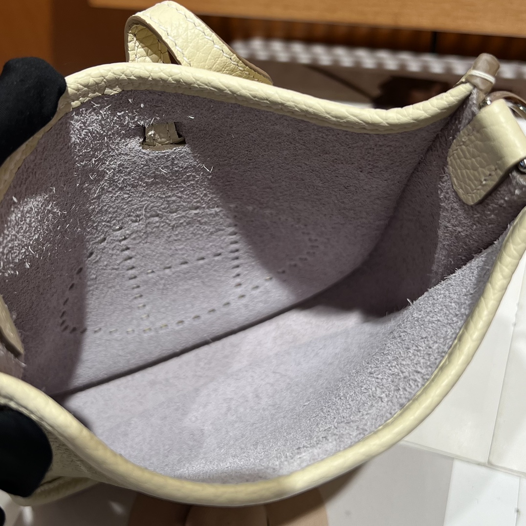Hermes 一比一 Evelyne Mini 斜背包 白色 H鏤空簡約百搭款| 11 Hermes 一比一 Evelyne Mini 斜背包 白色 H鏤空簡約百搭款