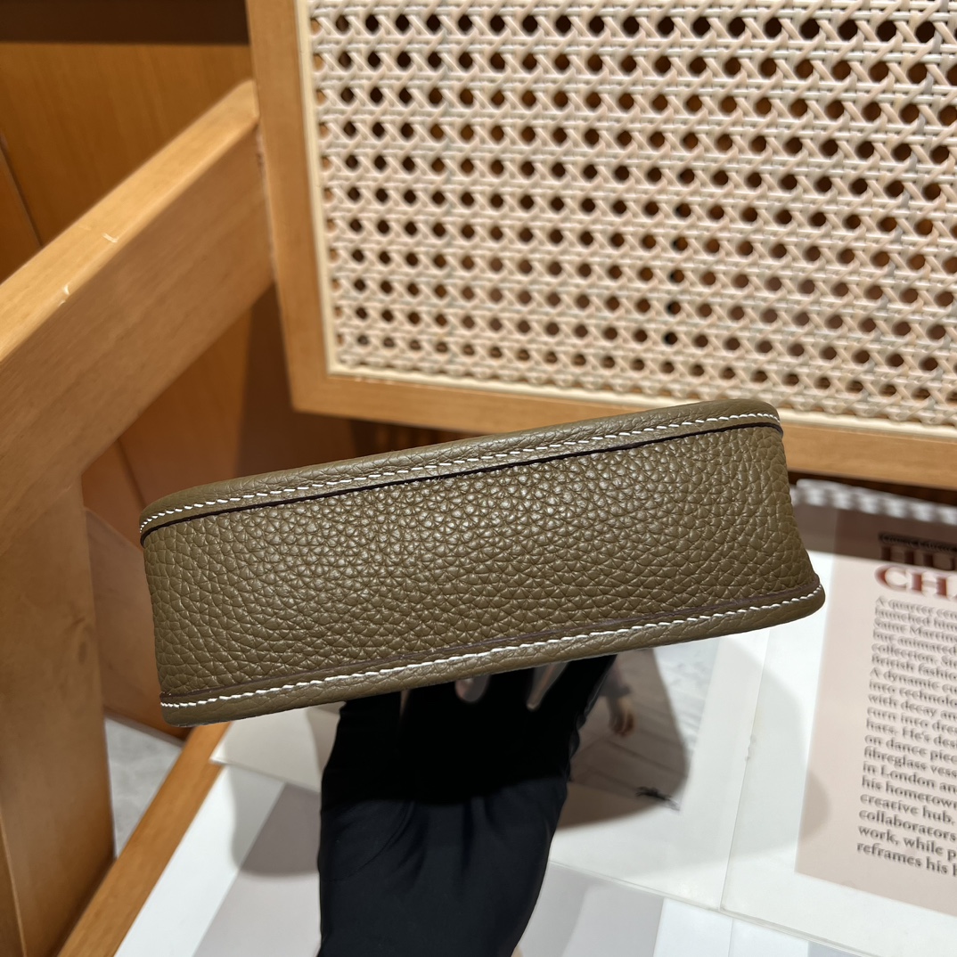 Hermes 原單 Evelyne Mini 斜背包 灰棕色 H鏤空氣質百搭款| 10 Hermes 原單 Evelyne Mini 斜背包 灰棕色 H鏤空氣質百搭款