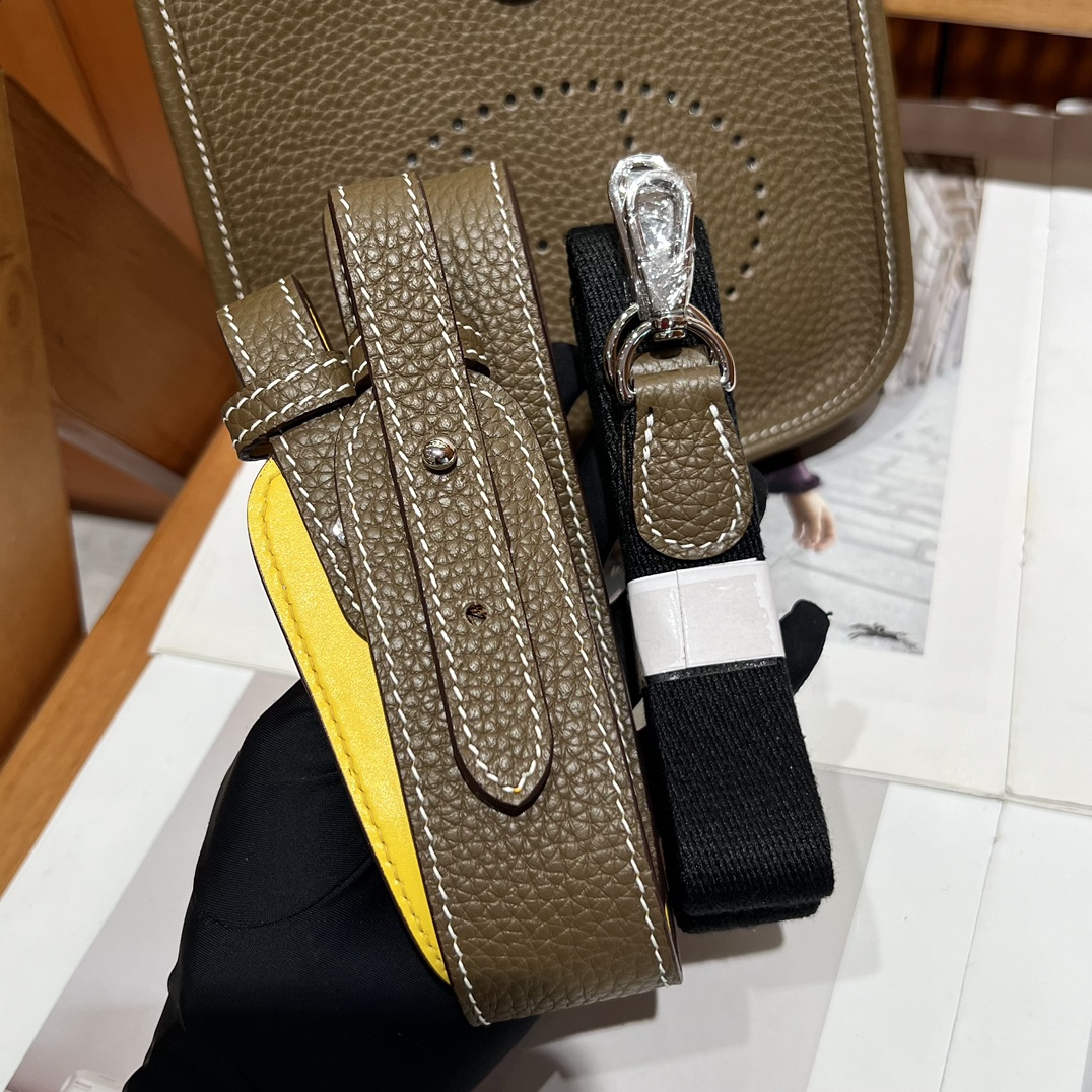 Hermes 原單 Evelyne Mini 斜背包 灰棕色 H鏤空氣質百搭款| 14 Hermes 原單 Evelyne Mini 斜背包 灰棕色 H鏤空氣質百搭款