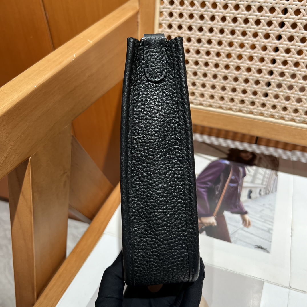 Hermes 高仿 Evelyne Mini 斜背包 黑色 H鏤空經典百搭款| 14 Hermes 高仿 Evelyne Mini 斜背包 黑色 H鏤空經典百搭款