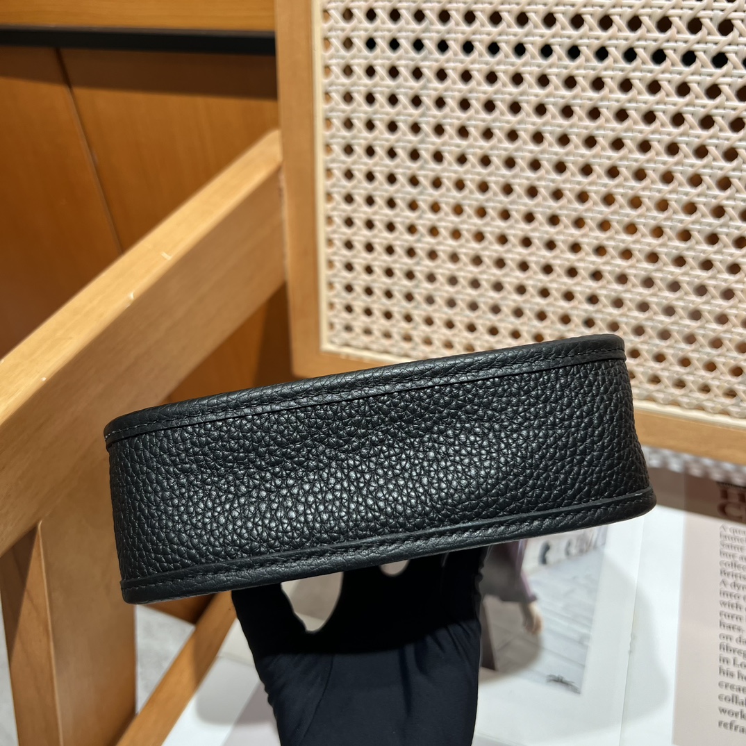 Hermes 高仿 Evelyne Mini 斜背包 黑色 H鏤空經典百搭款| 12 Hermes 高仿 Evelyne Mini 斜背包 黑色 H鏤空經典百搭款