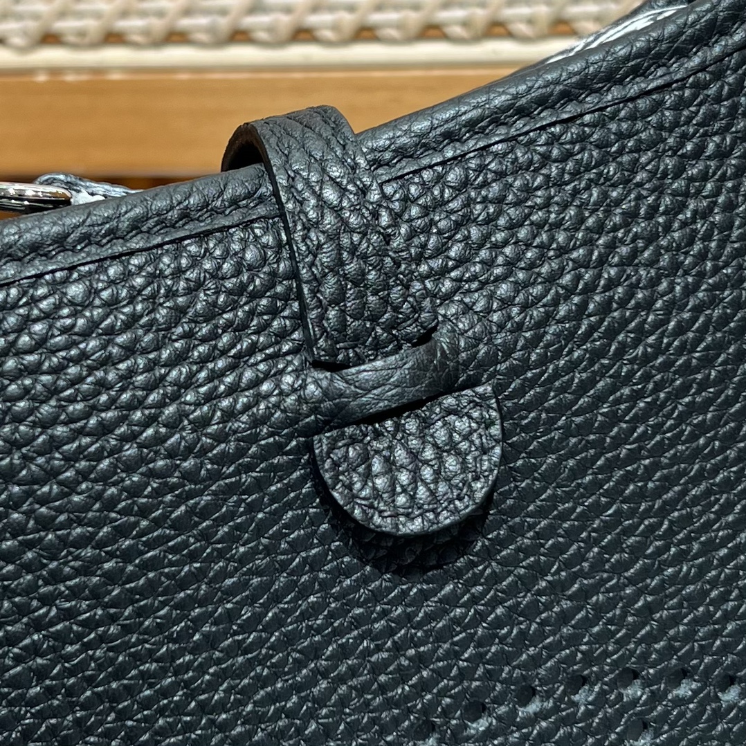 Hermes 高仿 Evelyne Mini 斜背包 黑色 H鏤空經典百搭款| 9 Hermes 高仿 Evelyne Mini 斜背包 黑色 H鏤空經典百搭款
