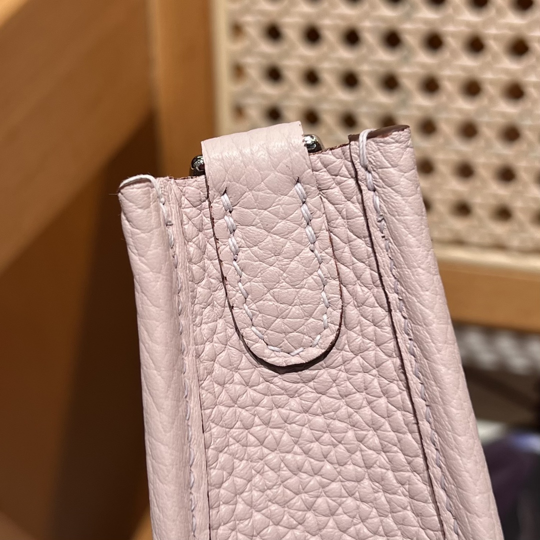 Hermes 一比一 Evelyne Mini 斜背包 粉色 H鏤空甜美百搭款| 13 Hermes 一比一 Evelyne Mini 斜背包 粉色 H鏤空甜美百搭款