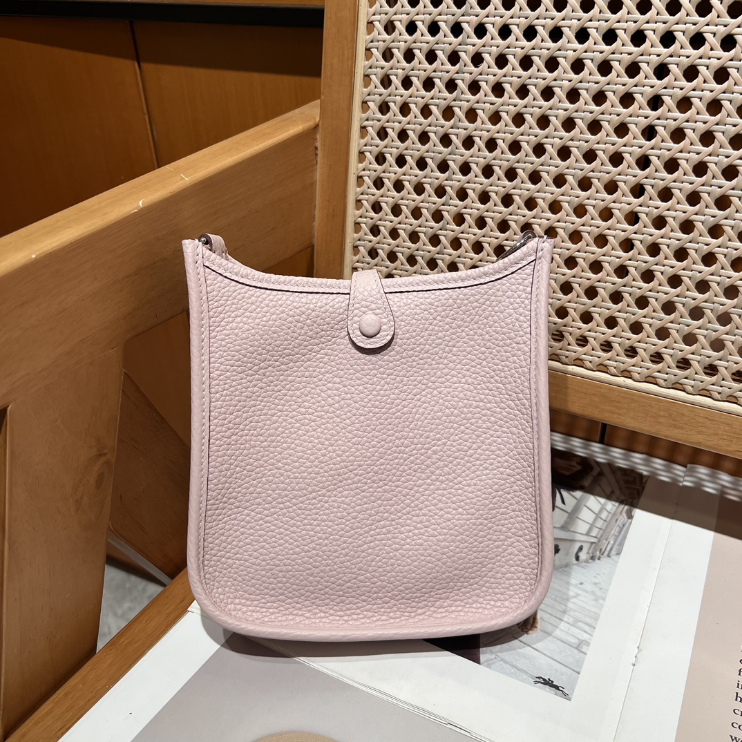 Hermes 一比一 Evelyne Mini 斜背包 粉色 H鏤空甜美百搭款| 12 Hermes 一比一 Evelyne Mini 斜背包 粉色 H鏤空甜美百搭款