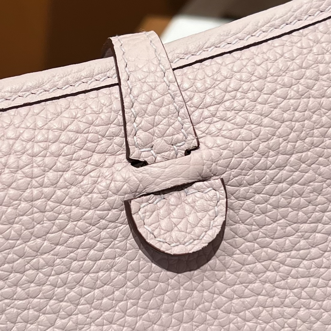 Hermes 一比一 Evelyne Mini 斜背包 粉色 H鏤空甜美百搭款| 9 Hermes 一比一 Evelyne Mini 斜背包 粉色 H鏤空甜美百搭款