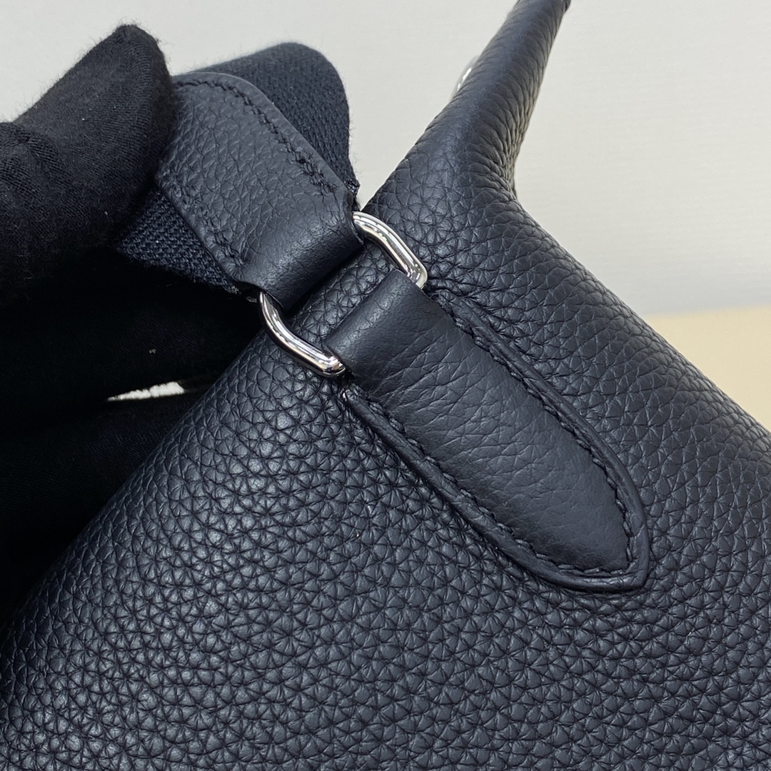 Hermes 高仿 Evelyne TPM 黑色經典迷你斜背包 百搭小牛皮款| 16 Hermes 高仿 Evelyne TPM 黑色經典迷你斜背包 百搭小牛皮款