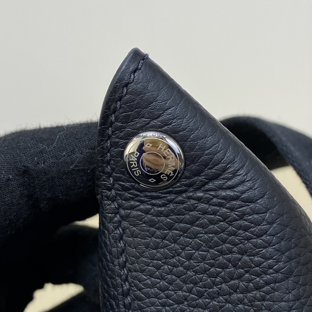 Hermes 高仿 Evelyne TPM 黑色經典迷你斜背包 百搭小牛皮款| 15 Hermes 高仿 Evelyne TPM 黑色經典迷你斜背包 百搭小牛皮款