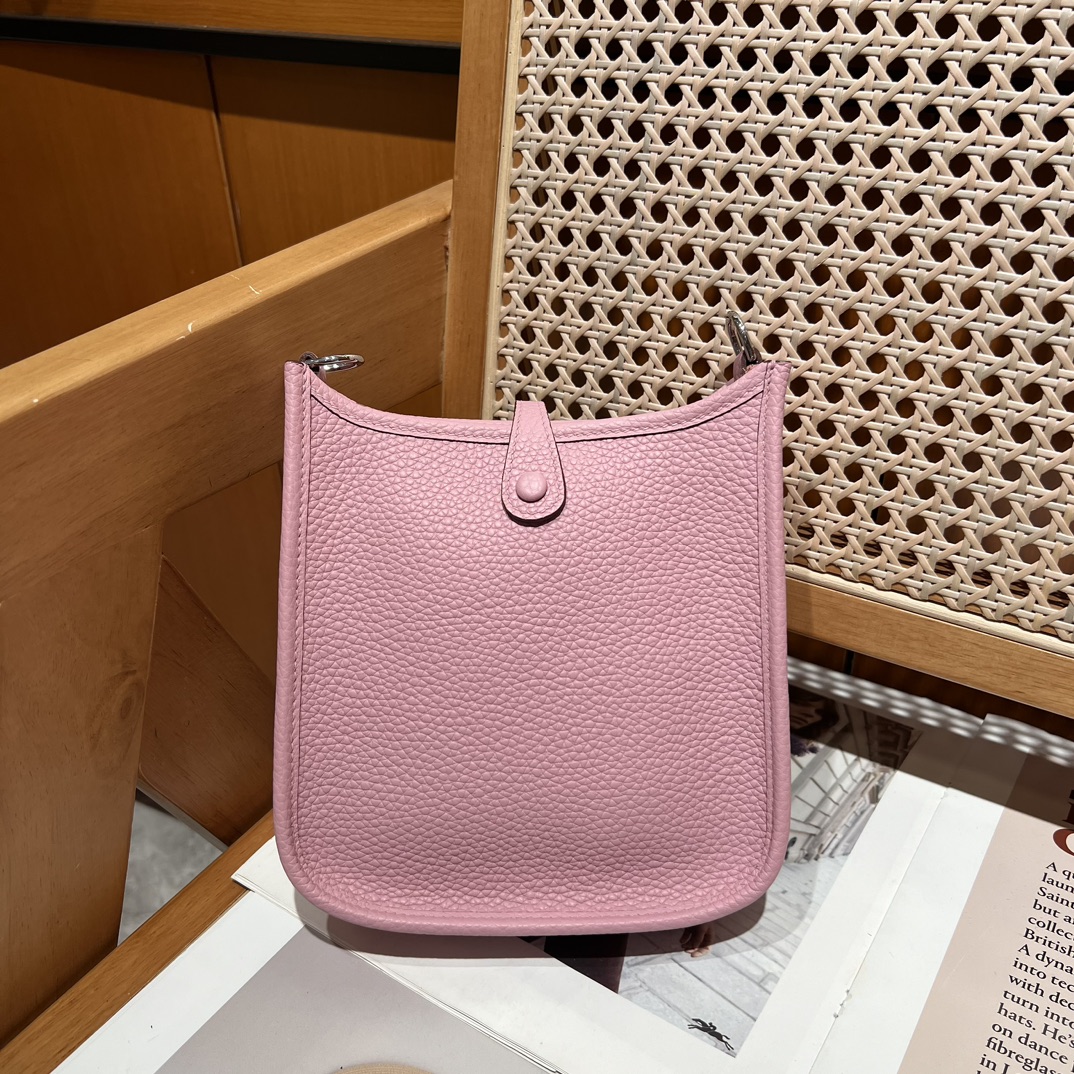 Hermes 高仿 Evelyne TPM 斜背包 粉色牛皮 小巧休閒款| 12 Hermes 高仿 Evelyne TPM 斜背包 粉色牛皮 小巧休閒款