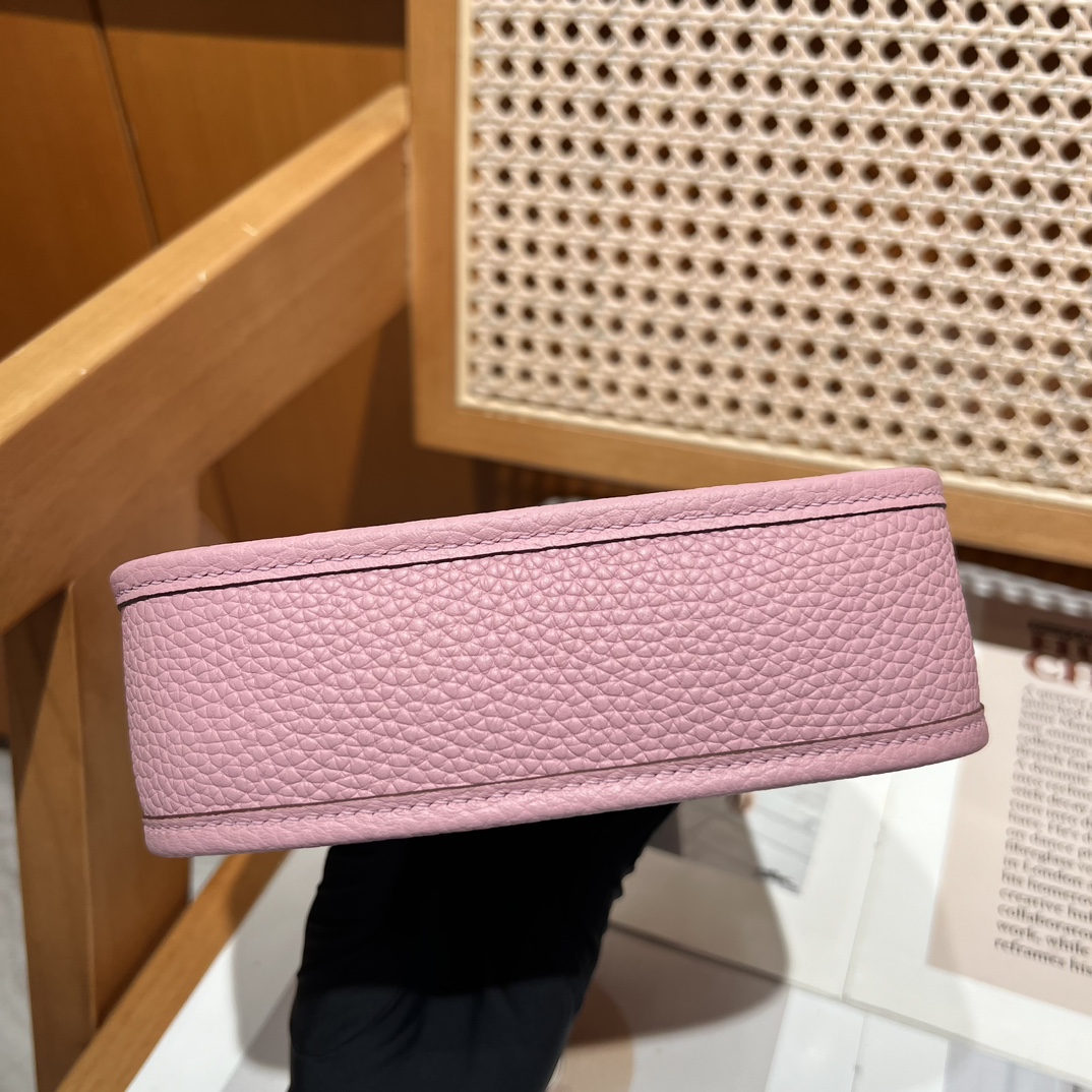 Hermes 高仿 Evelyne TPM 斜背包 粉色牛皮 小巧休閒款| 11 Hermes 高仿 Evelyne TPM 斜背包 粉色牛皮 小巧休閒款