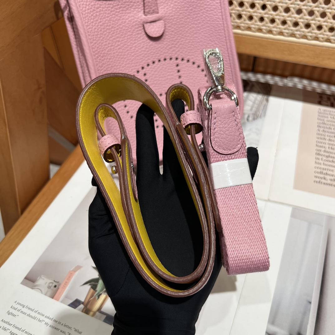 Hermes 高仿 Evelyne TPM 斜背包 粉色牛皮 小巧休閒款| 7 Hermes 高仿 Evelyne TPM 斜背包 粉色牛皮 小巧休閒款