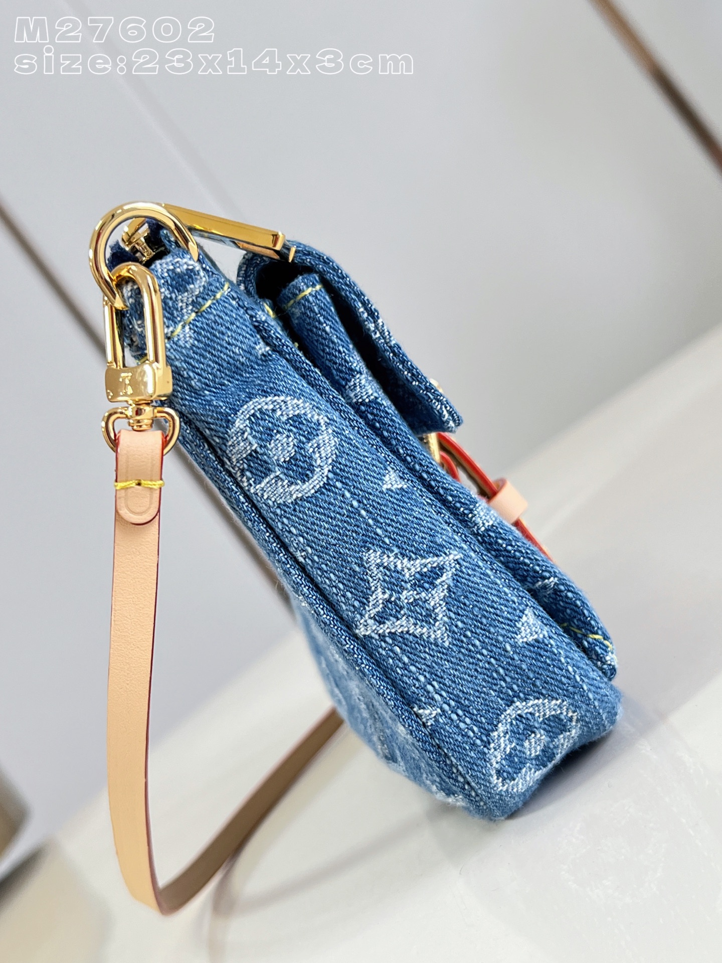 LV 一比一 女款 牛仔多口袋斜背包 復古設計 時尚潮流款| 12 LV 一比一 女款 牛仔多口袋斜背包 復古設計 時尚潮流款