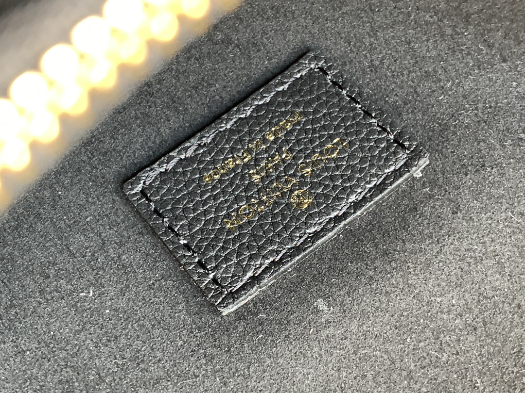 LV 高仿 女款 鏈條翻蓋包 黑色經典設計 百搭氣質款| 7 LV 高仿 女款 鏈條翻蓋包 黑色經典設計 百搭氣質款