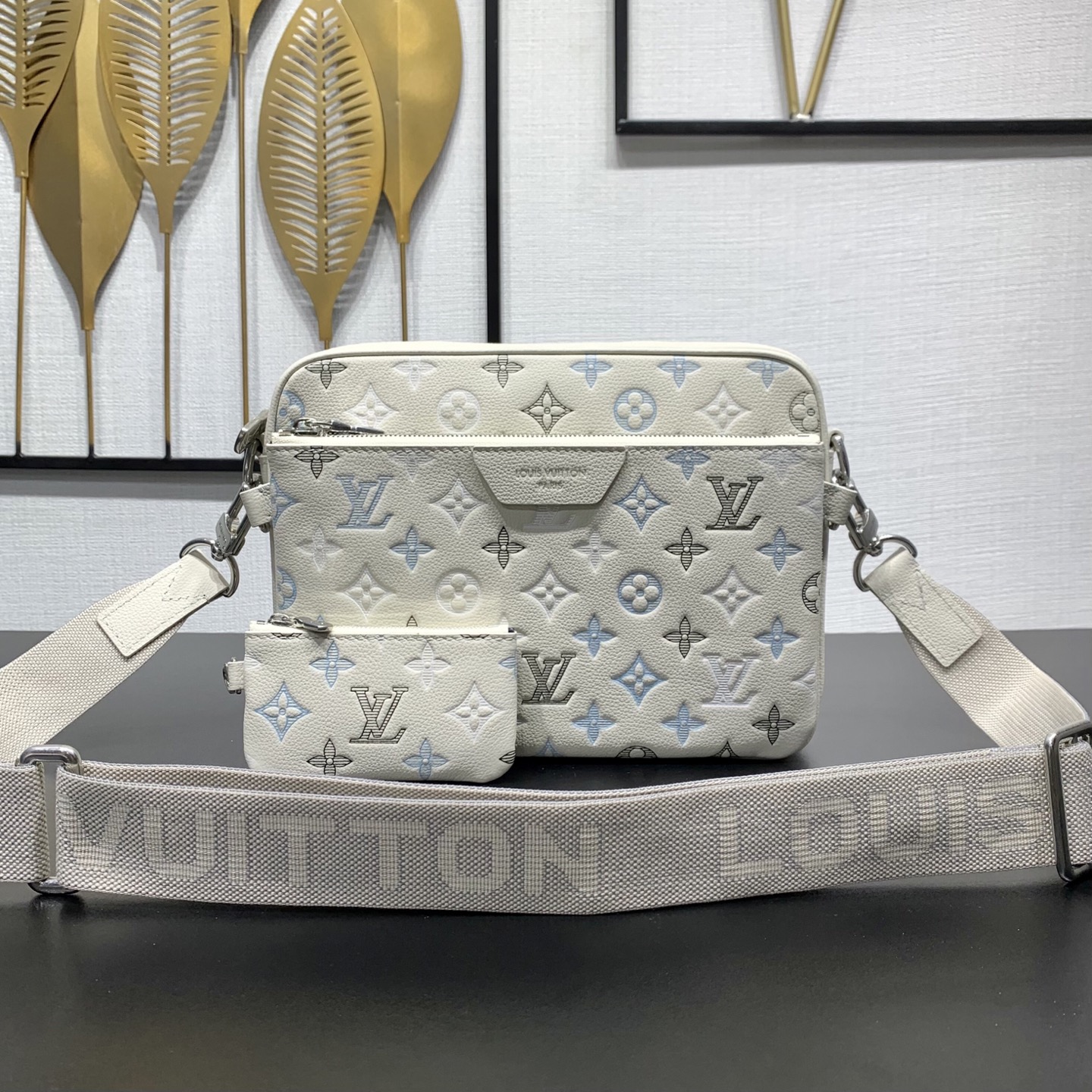 LV 高仿 女款 壓紋相機包 白色斜背包 輕奢百搭款