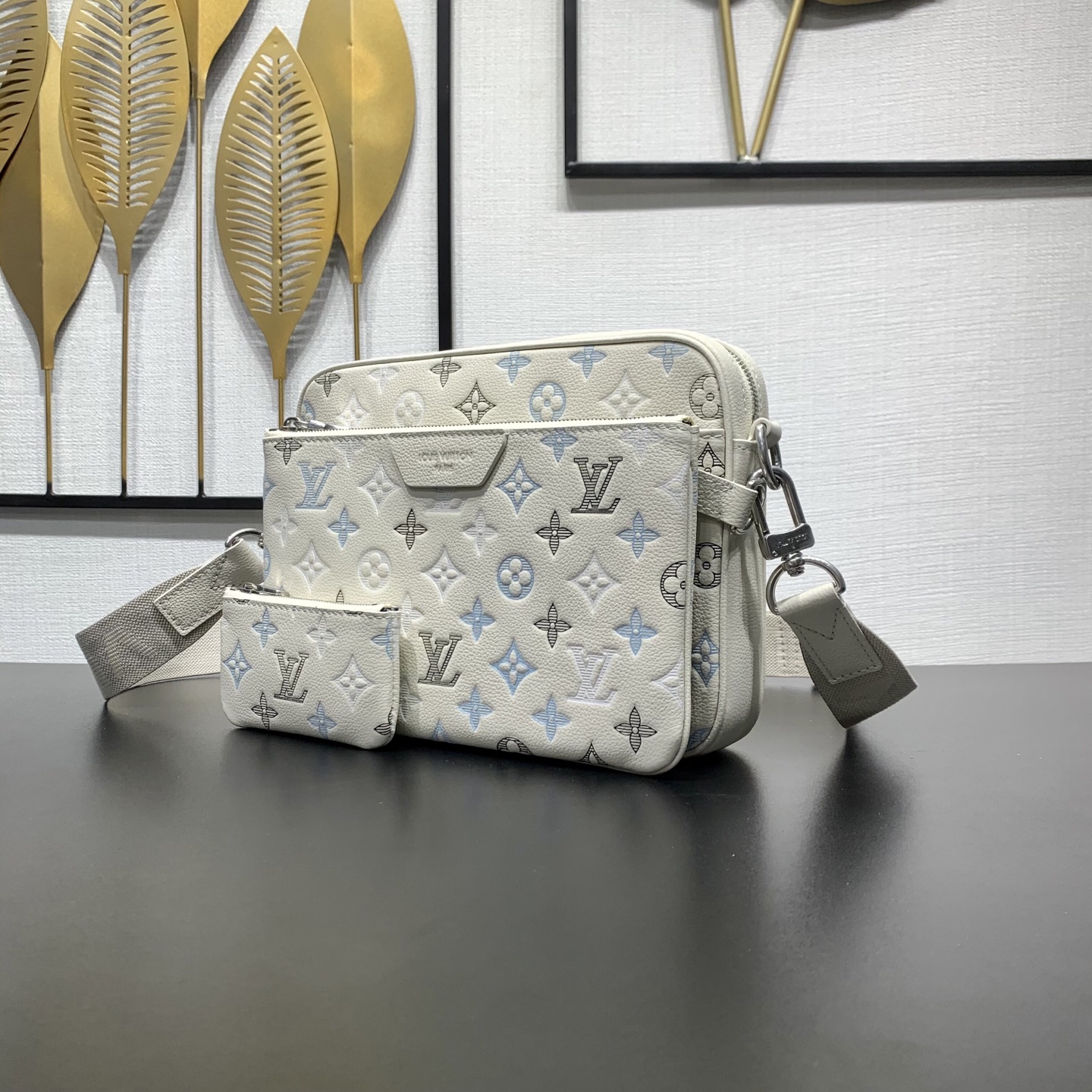 LV 高仿 女款 壓紋相機包 白色斜背包 輕奢百搭款| 14 LV 高仿 女款 壓紋相機包 白色斜背包 輕奢百搭款