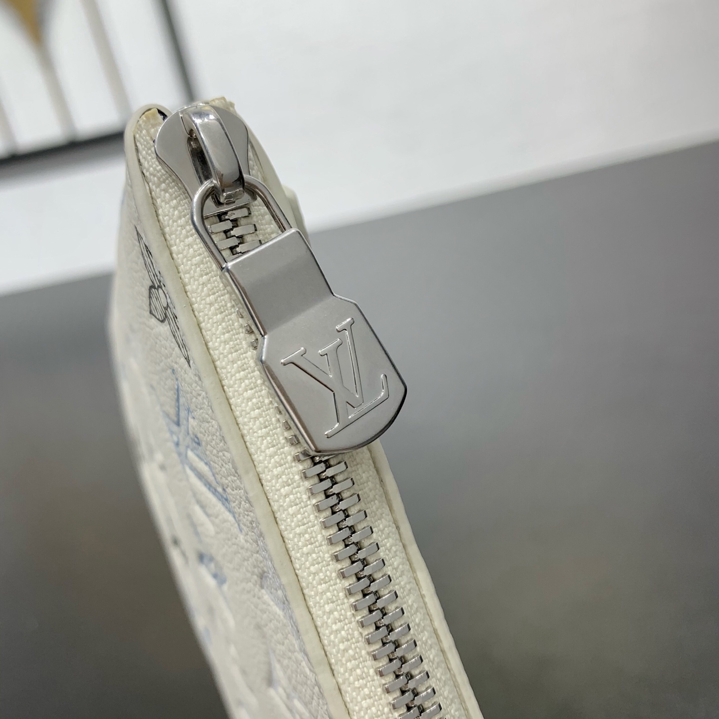 LV 高仿 女款 壓紋相機包 白色斜背包 輕奢百搭款| 8 LV 高仿 女款 壓紋相機包 白色斜背包 輕奢百搭款